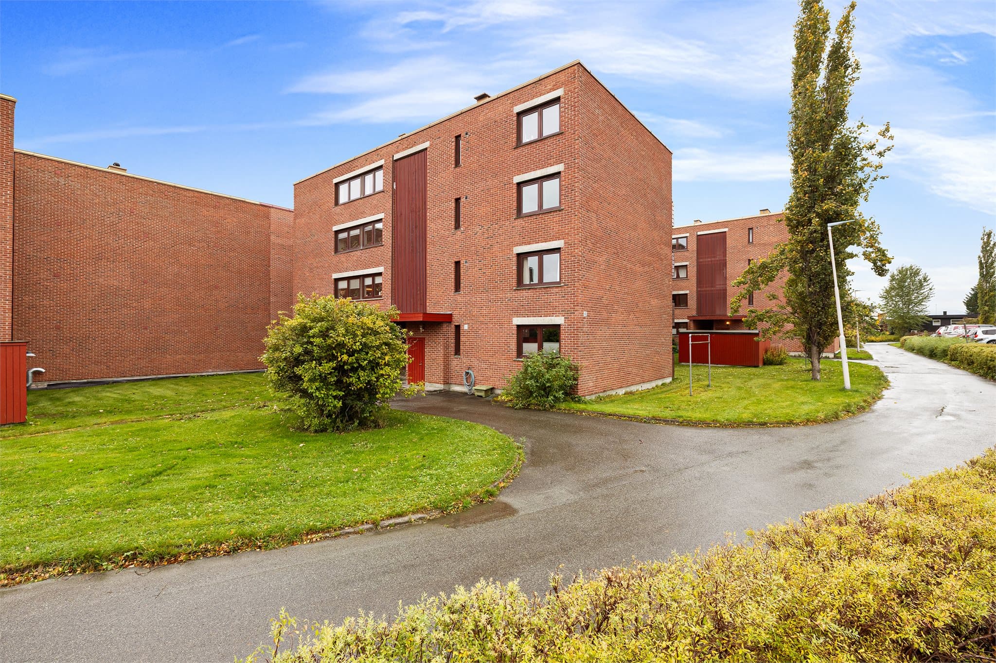 Rolig og attraktiv beliggenhet med kort vei til det meste. Her bor du med nærhet til Lerkendal, Estenstadmarka, Valentinlystsenteret og Sirkus Shopping.