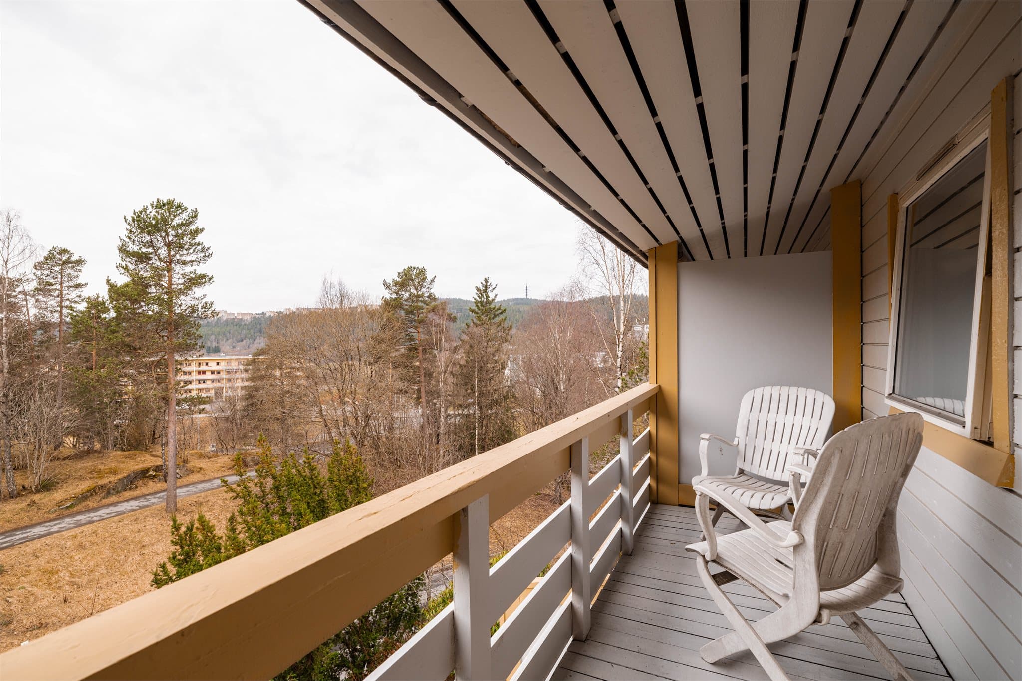 Verandaen i andre etasje er på ca. 5 m² og er tilknyttet et av soverommene.