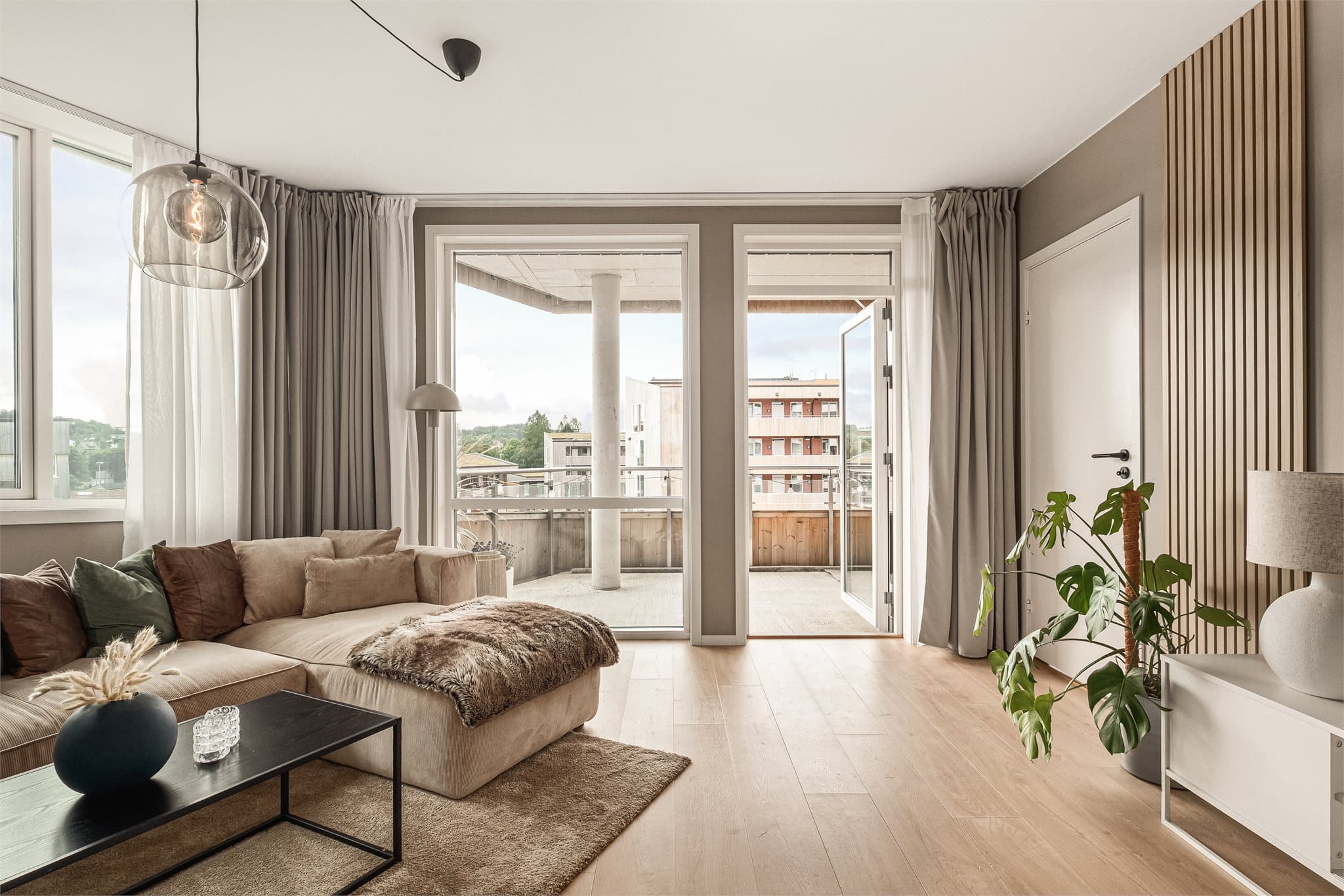 Leiligheten ligger i byggets 4.etasje og det er heis i bygget.