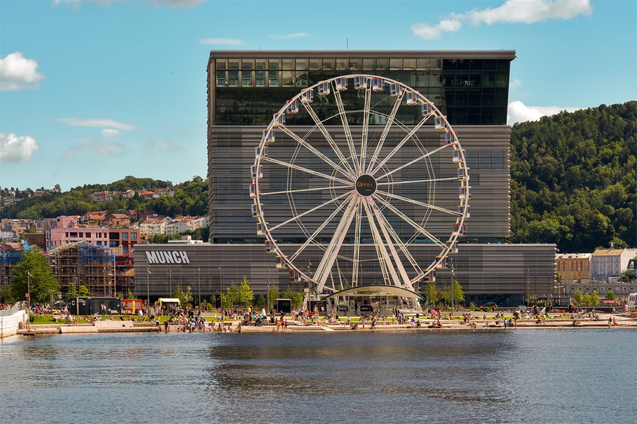 Bjørvika tilbyr et bredt spekter av kulturopplevelser med Muchmuseet og Operaen. I tillegg er det bare 10min til Sentrum scene og Nationaltheatret med kollektiv.