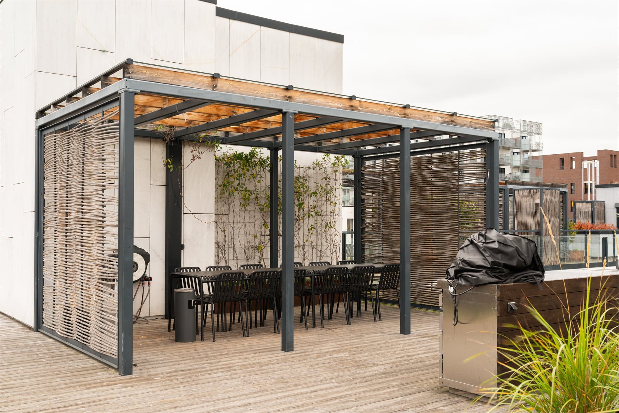 Sameiet har en helt fantastisk takterrasse med sjøutsikt som bare må oppleves!