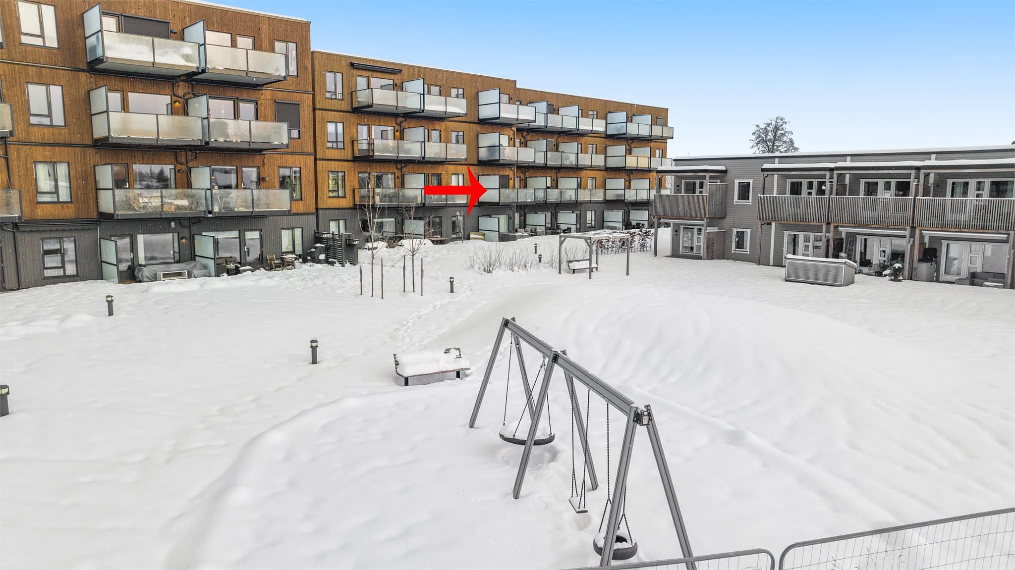 Leiligheten er vendt mot sameiets fellesområde