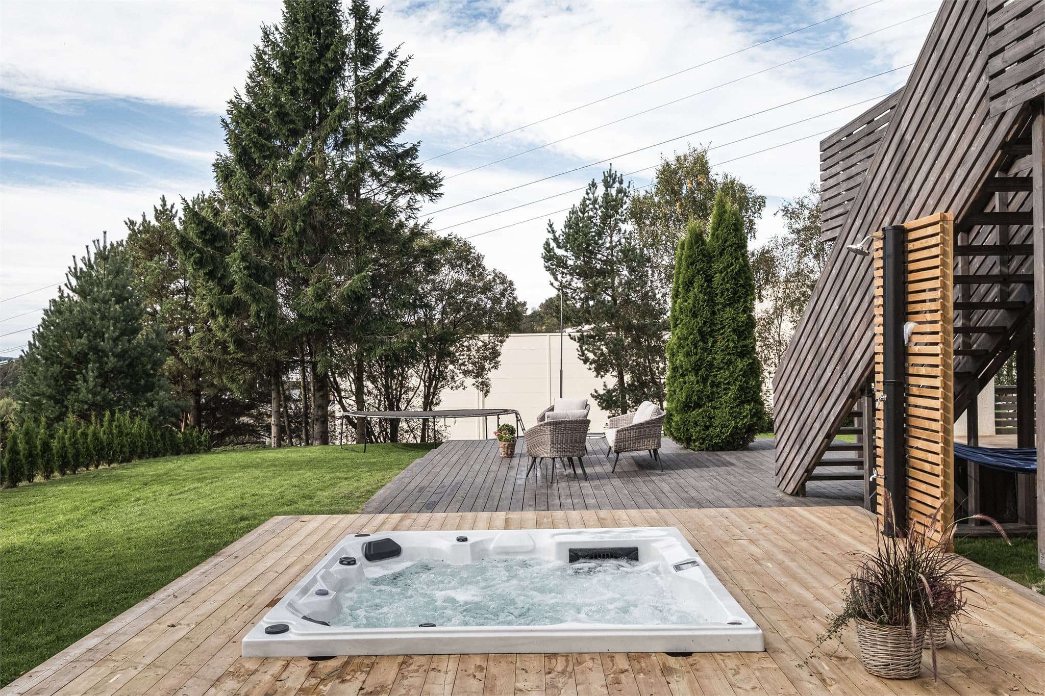 - Koble av fra hverdagen i det innebygde boblebadet som ble installert i 2025-