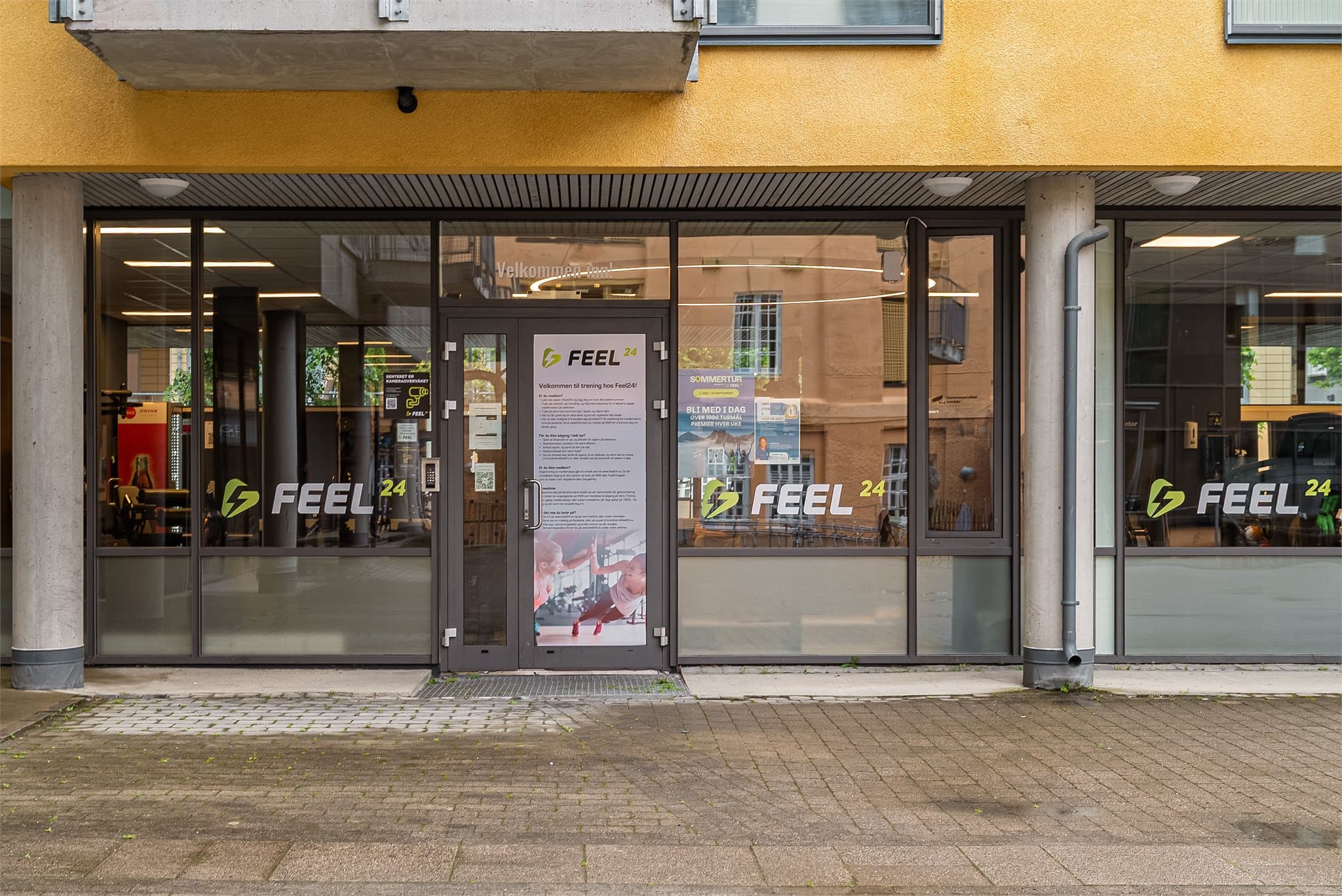 Feel24 ligger bare 2 minutters gange fra leiligheten, mens 3T er ca. 3 minutters gange unna.