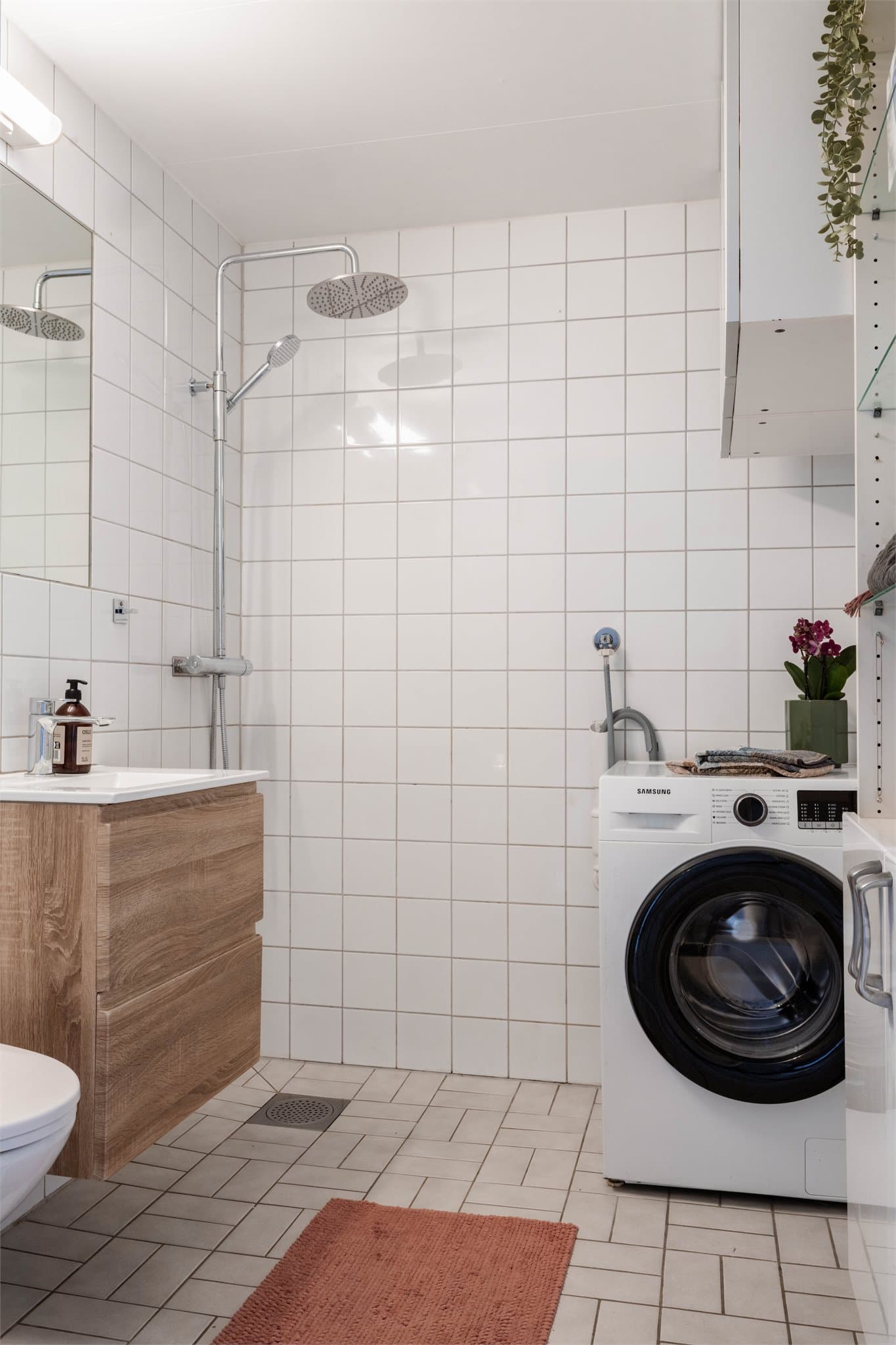 Her er det behagelig gulvvarme for ekstra komfort.