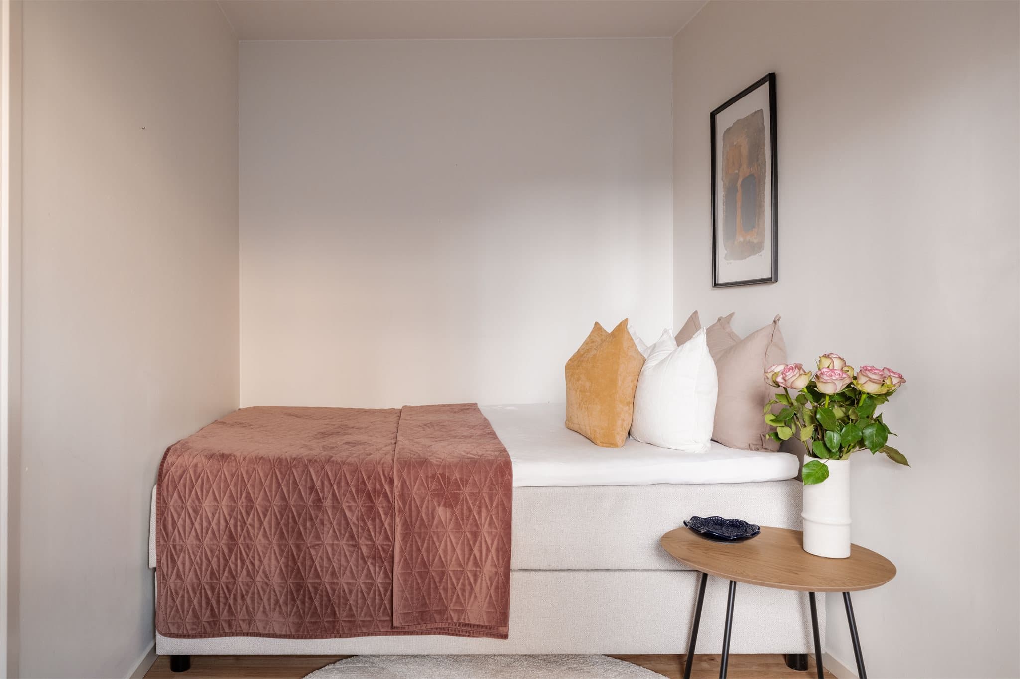 Begge soverommene er praktisk plassert i leiligheten.