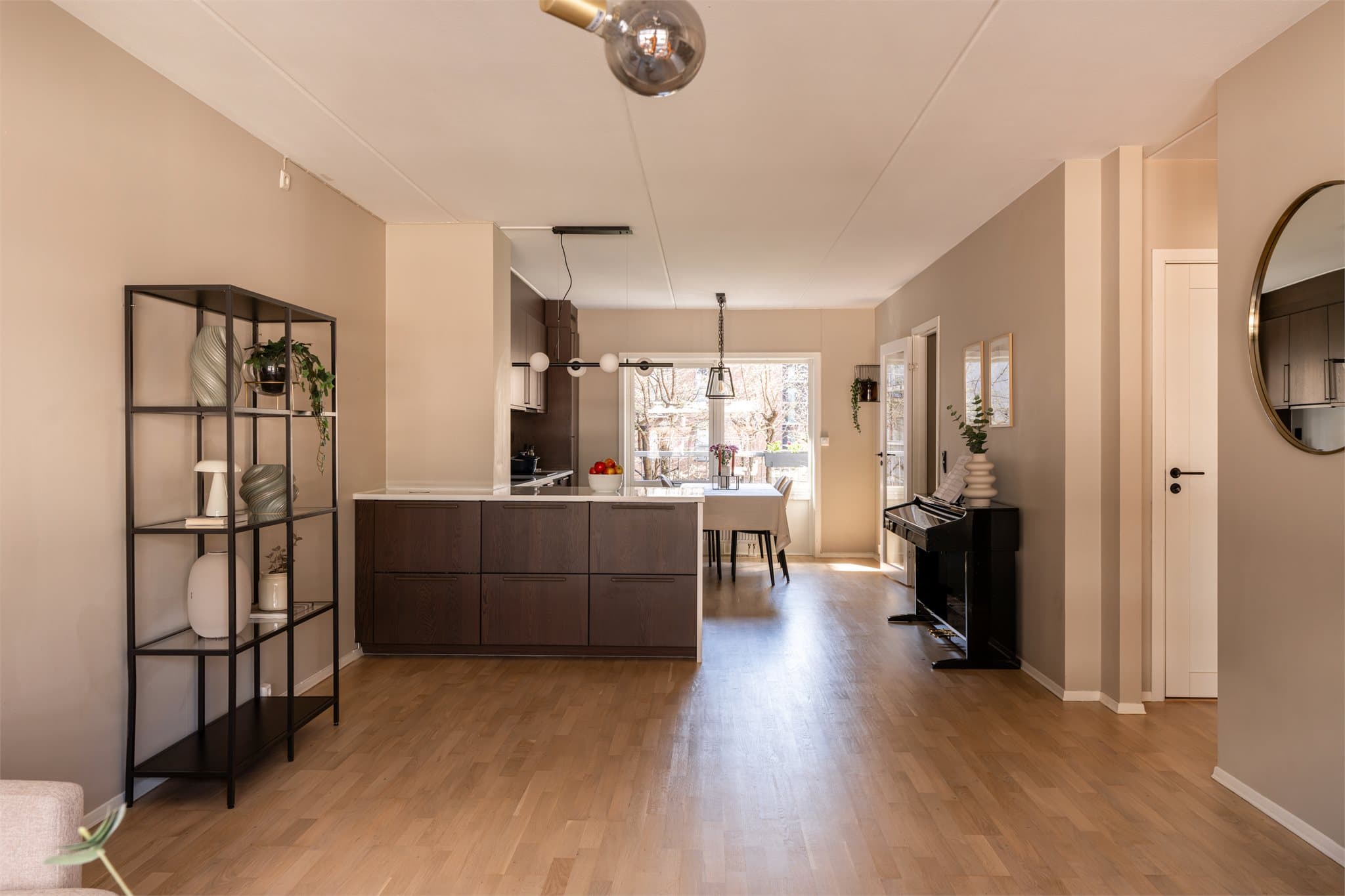 Leiligheten er gjennomgående med meget god soneinndeling.