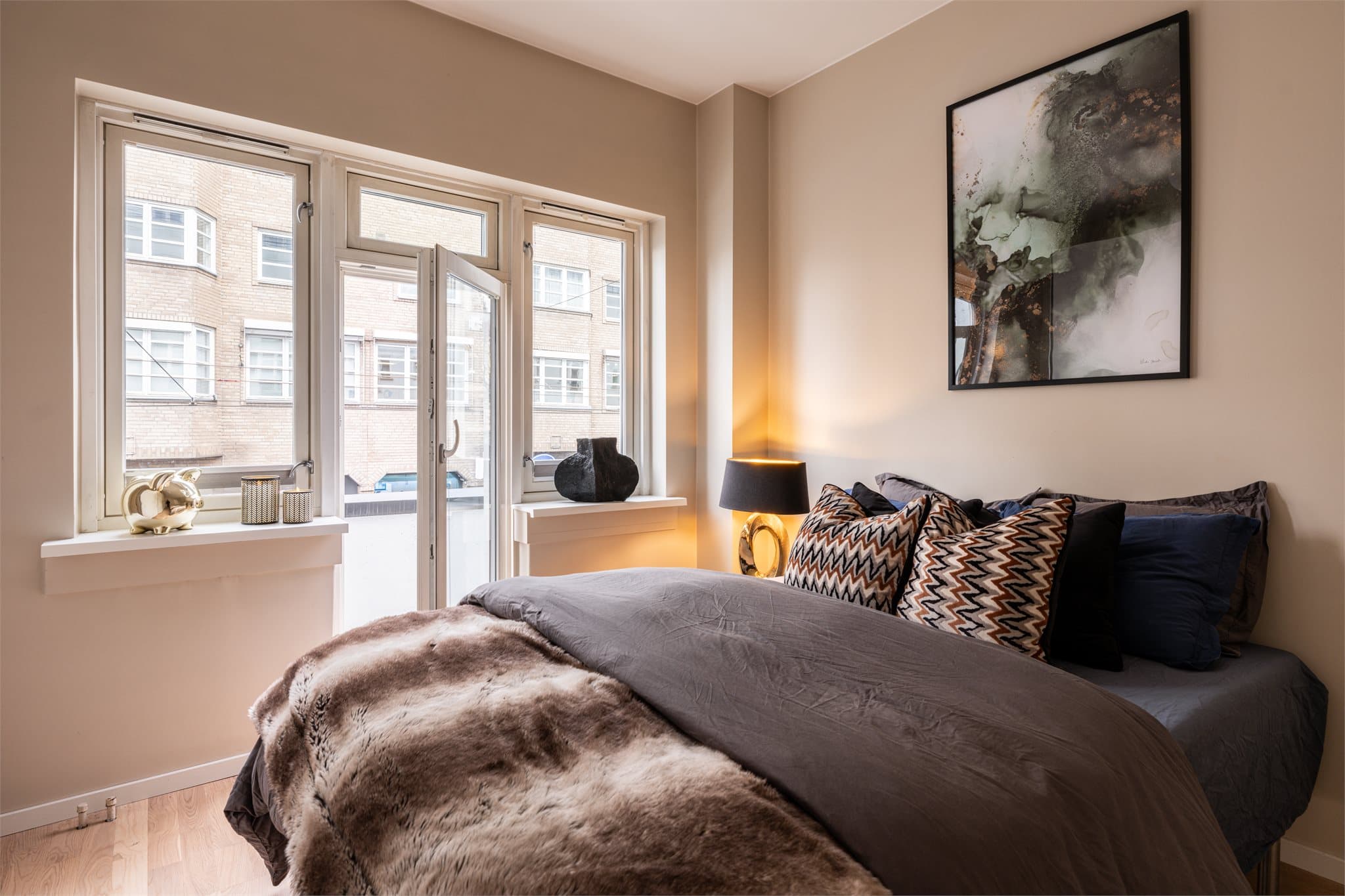 Fra soverommet er det også direkte utgang til balkongen.