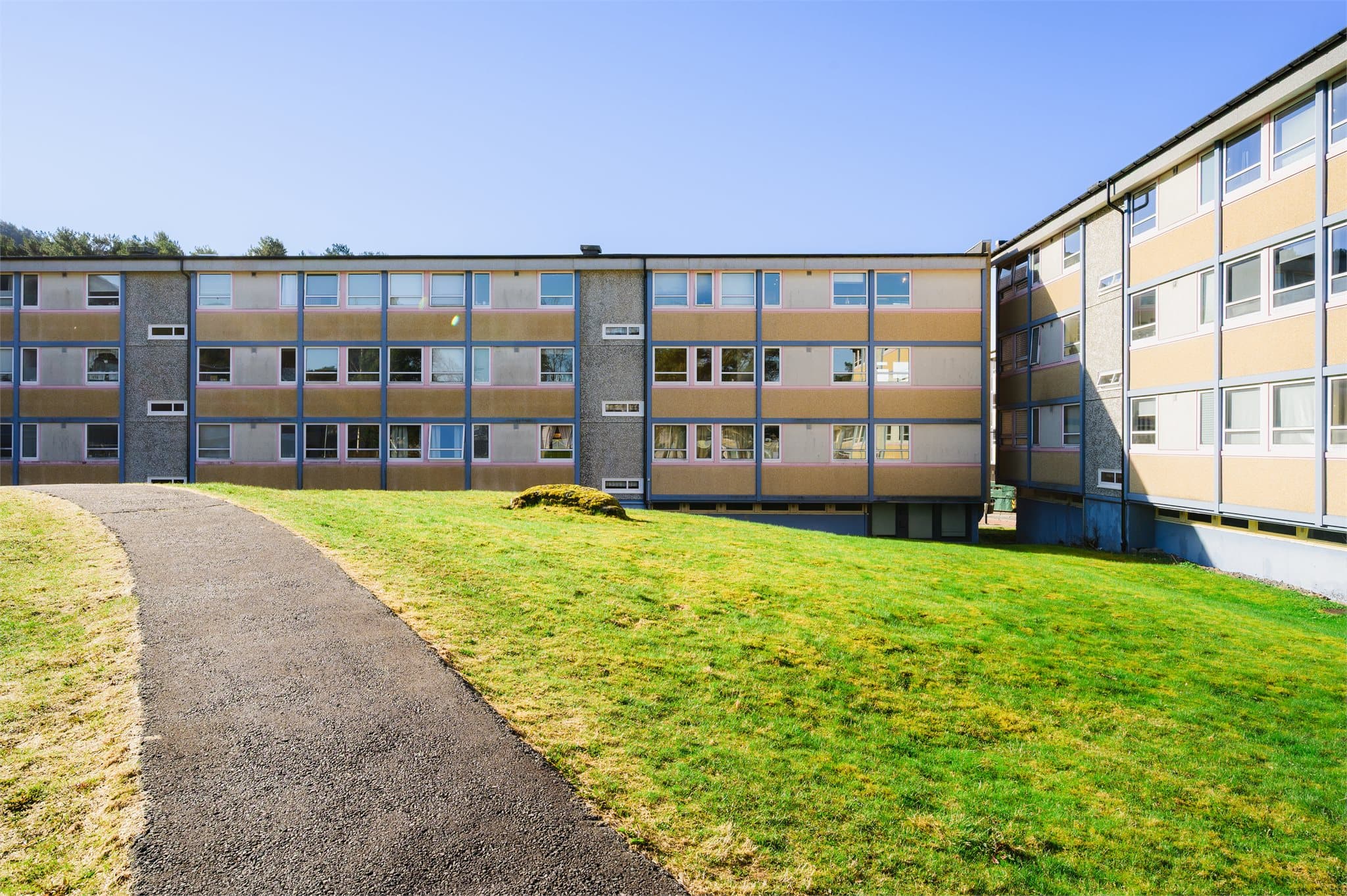 - Med gangavstand til det meste man trenger i hverdagen ligger alt til rette for enkle hverdager -