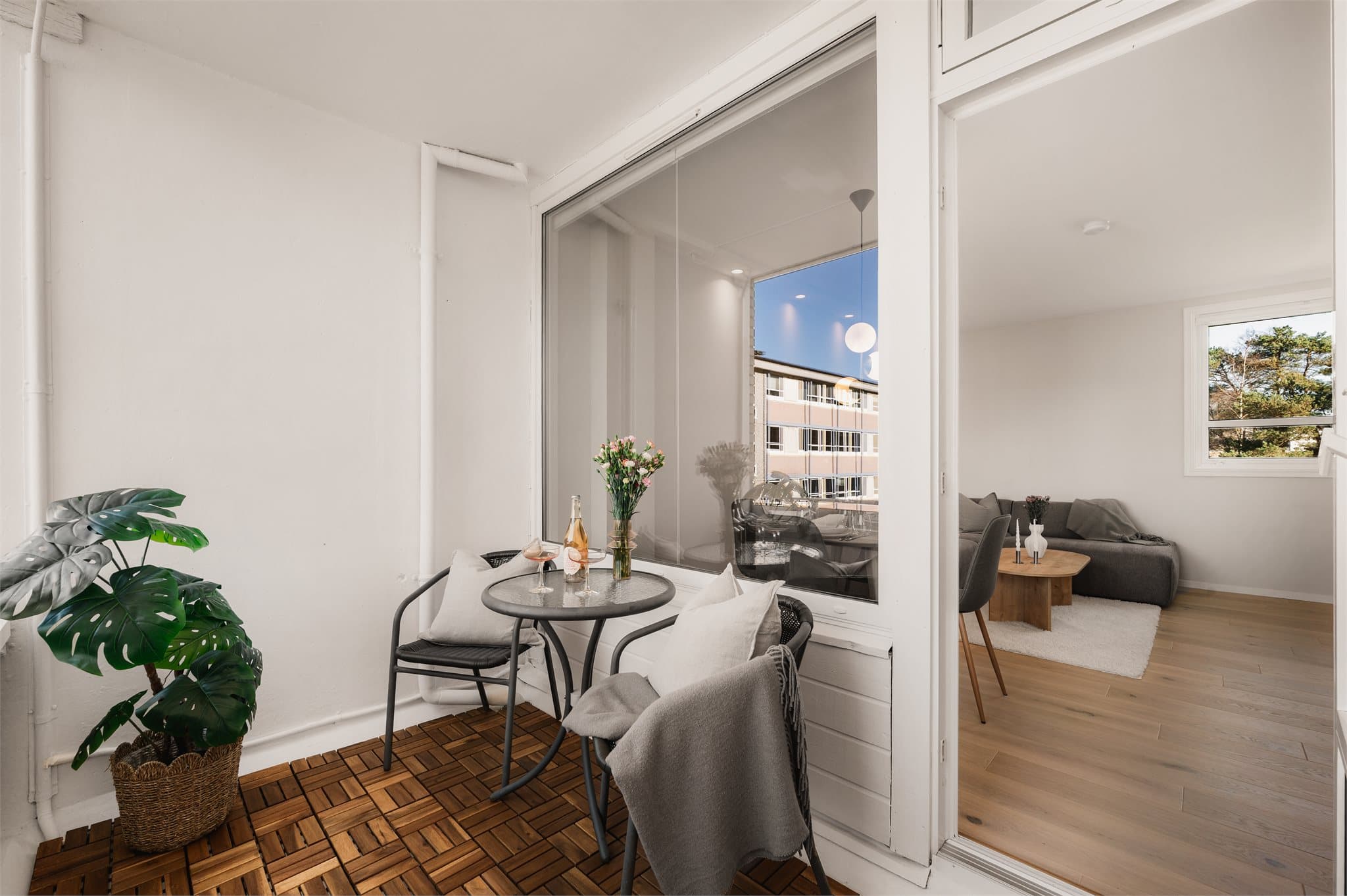 - Plass til en hyggelig sittegruppe hvor man kan nyte varme sommerdager -