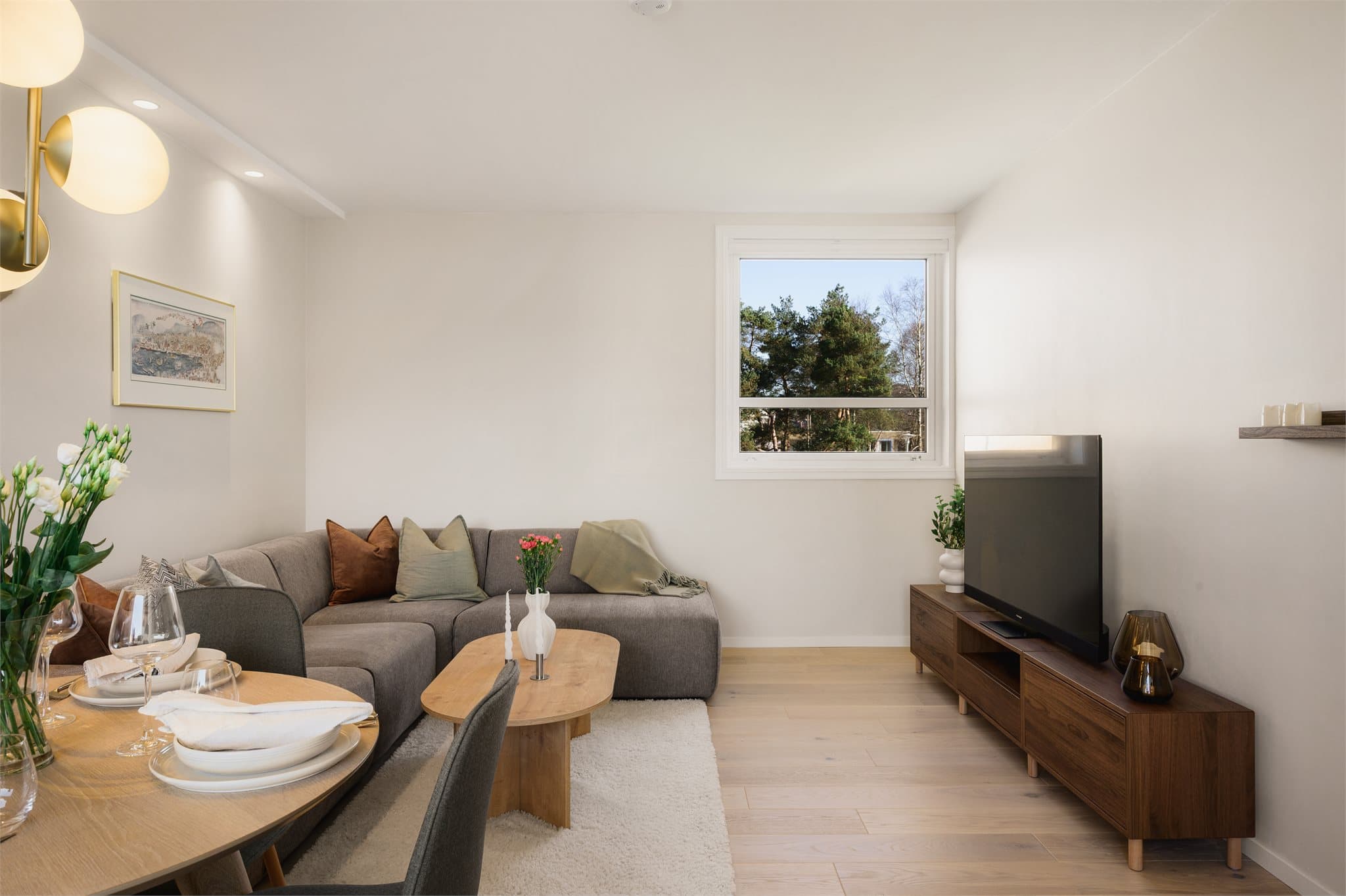 - I 2025 ble det lagt ny parkett, veggene ble helsparket og malt, taket ble malt og delvis nedfelt med spotter fra Plejd -