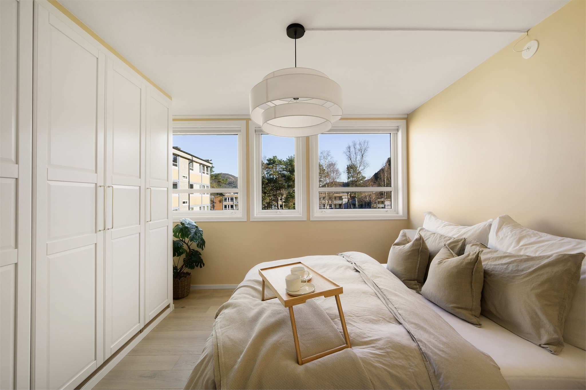 - Store vindusflater sørger for mengder med verdifullt lysinnslipp -