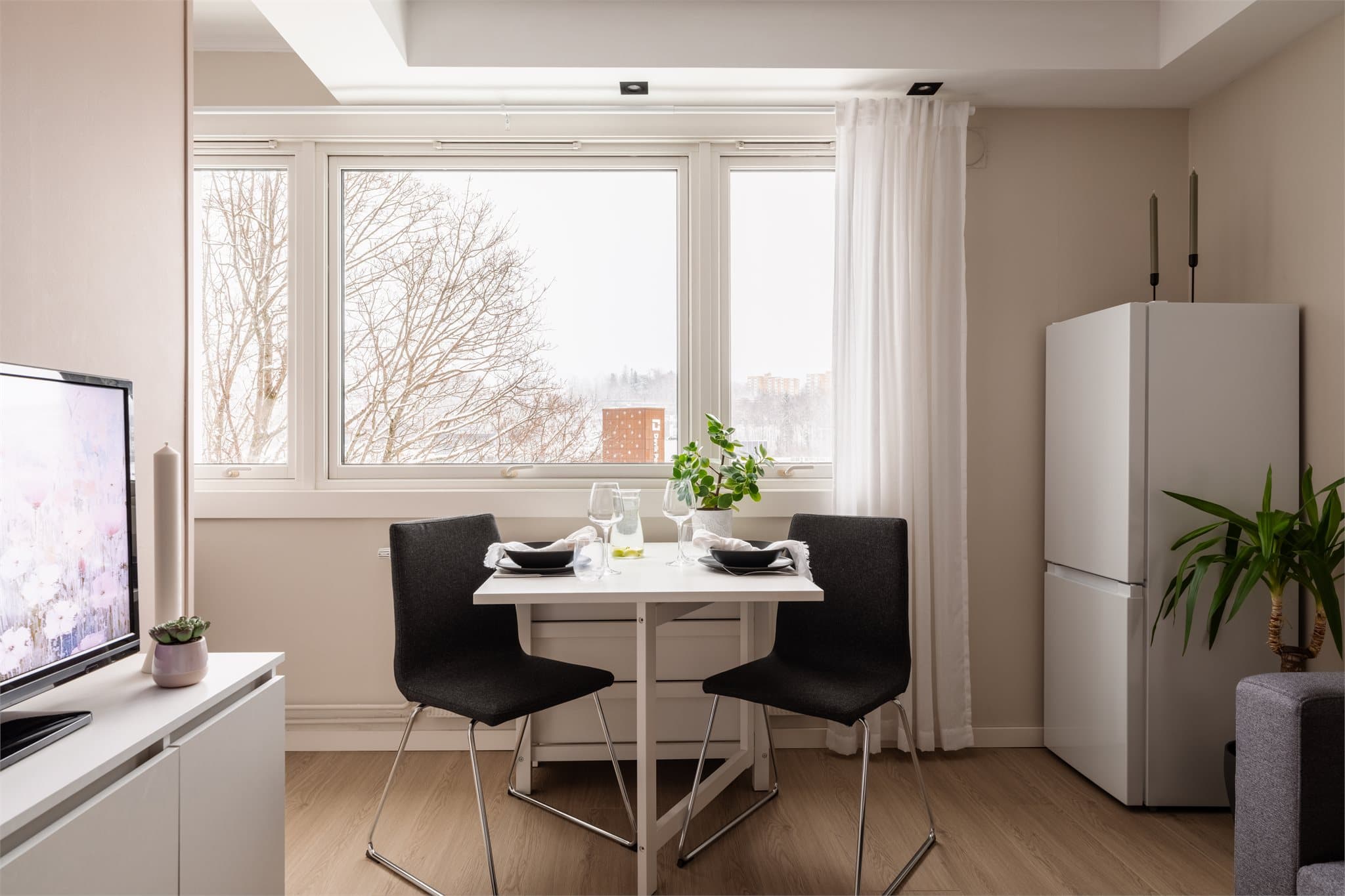 Beliggenheten i 4. etasje gir en skjermet atmosfære uten innsyn.