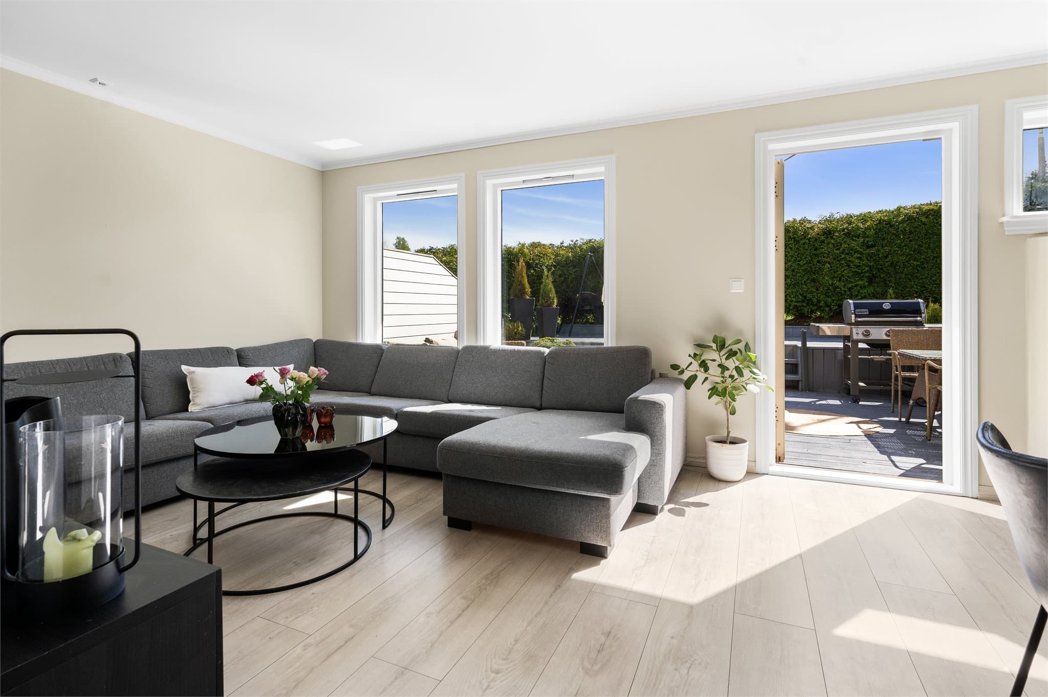 Gjennomtenkt og funksjonell planløsning som skaper naturlige soner.