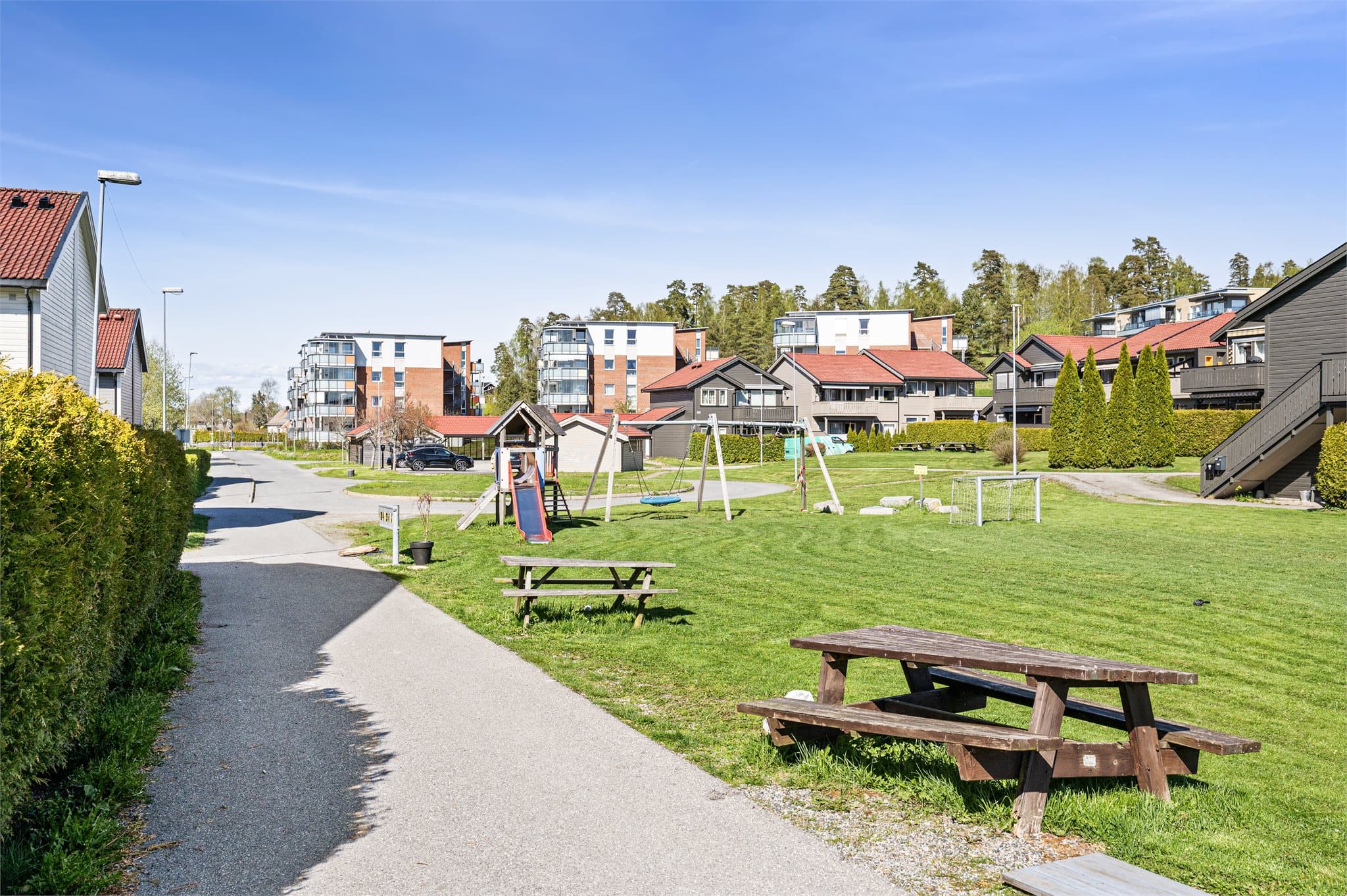 Kort vei til Vestby skole, barnehager og idrettsanlegg. Det er blant Vestby sentrums mest populære beliggenheter.