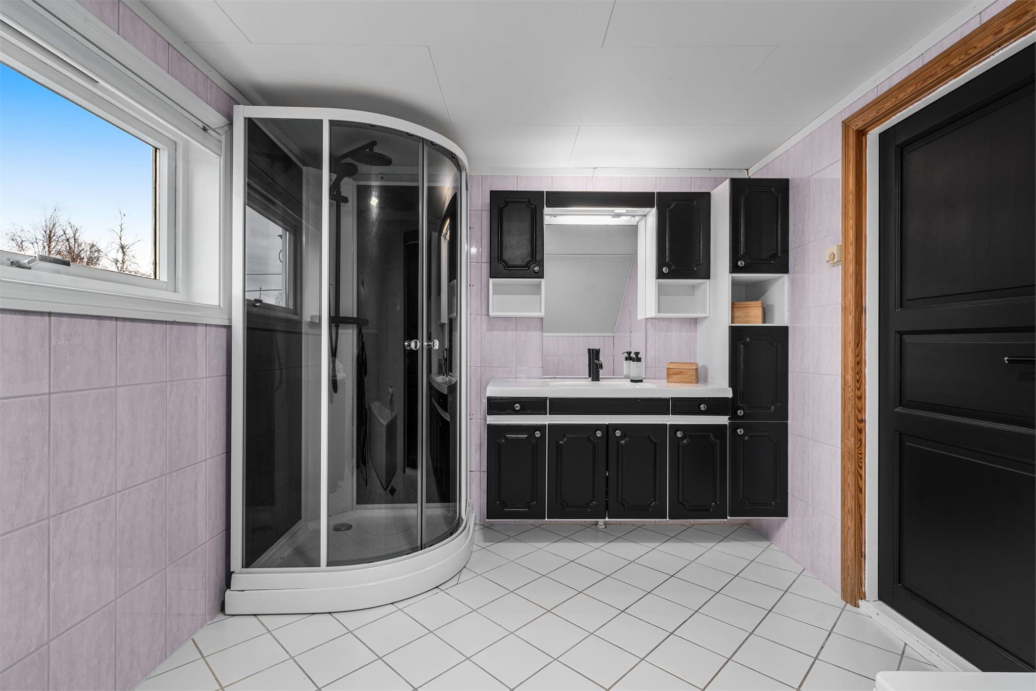 Flislagt baderom med gulvvarme.