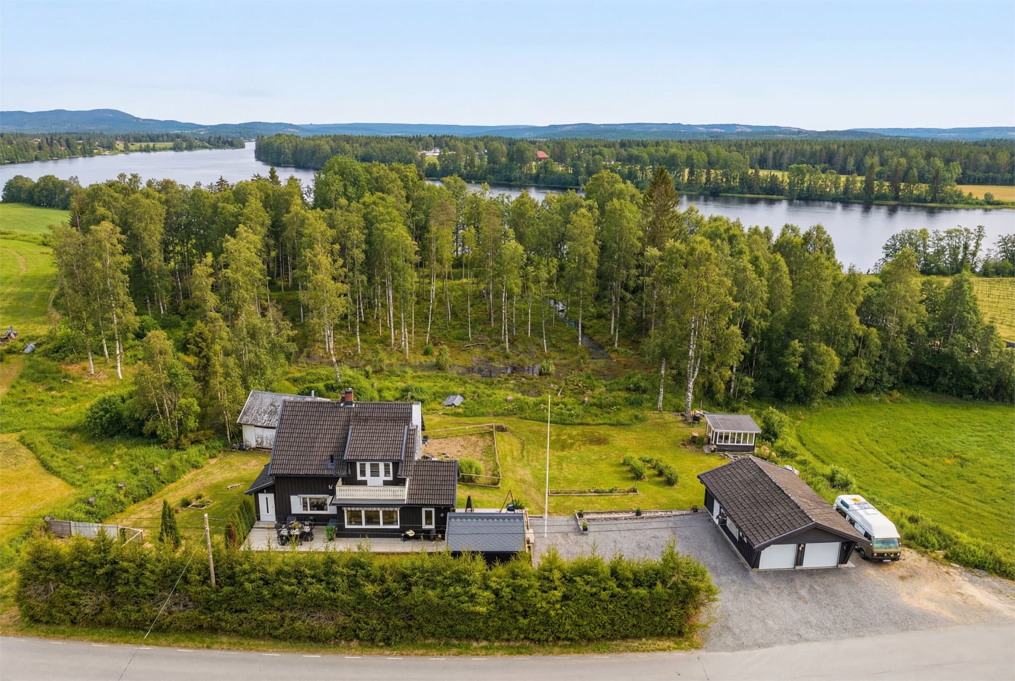 Emera Eiendomsmegling ved Celine Beatrice S. Holm ønsker velkommen til Bjertnesvegen 146!