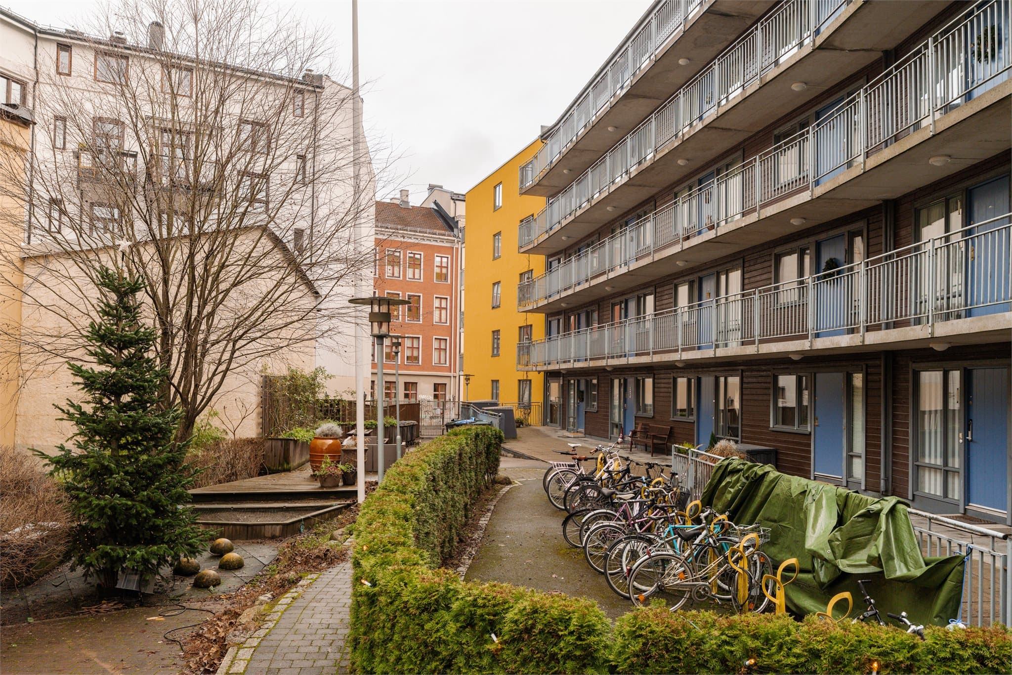 Det er tilrettelagt for sykkelparkering i fellesområdene.