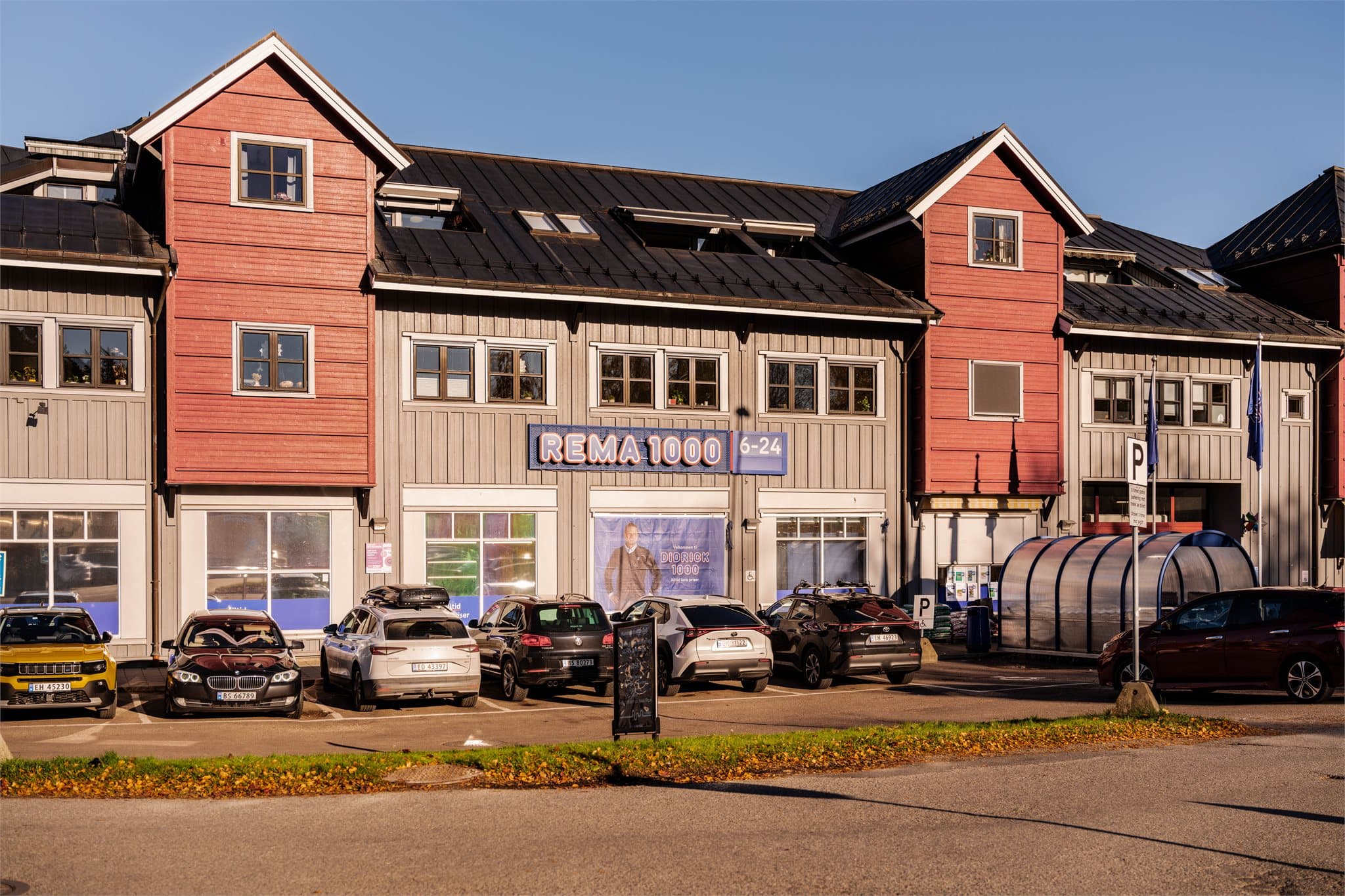Fetsund sentrum byr på et godt utvalg av butikker, servicetilbud, spisesteder og hyggelige møteplasser.