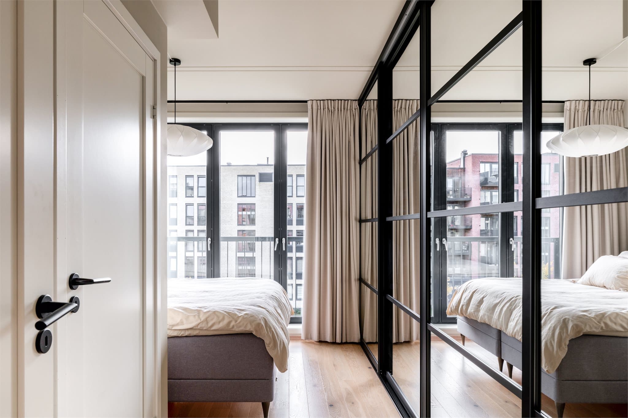 På soverommet er ingenting overlatt til tilfeldighetene – her får du en eksklusiv hotellfølelse i hverdagen.