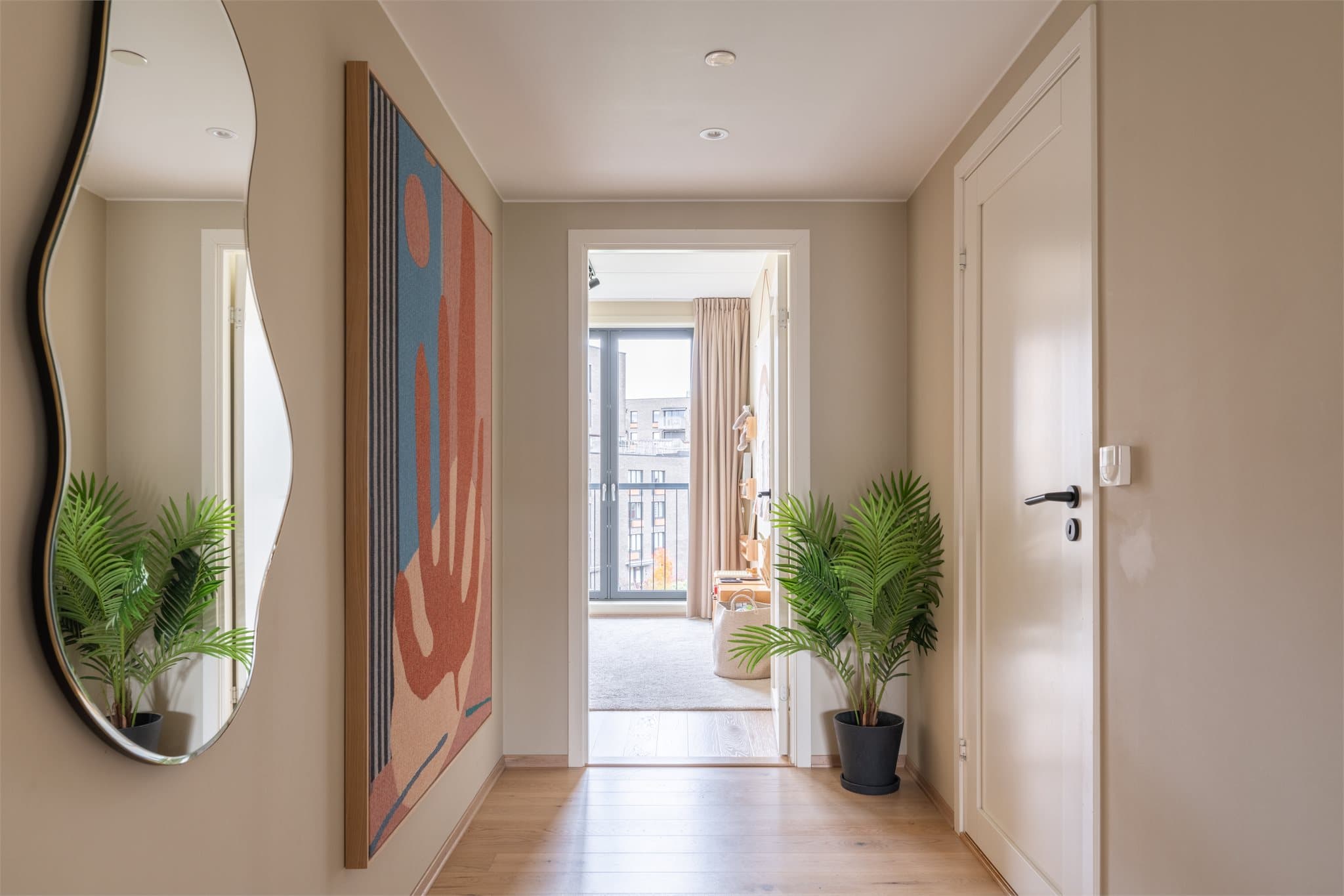 Den åpne og innbydende entréen gir umiddelbart en god energi.