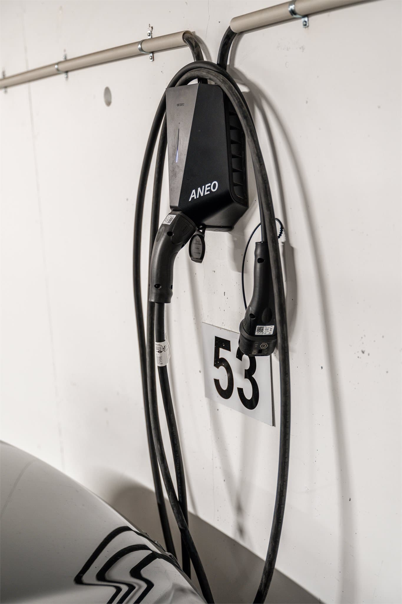 Lader på plassen leies av Aneo og abonnement må tegnes.