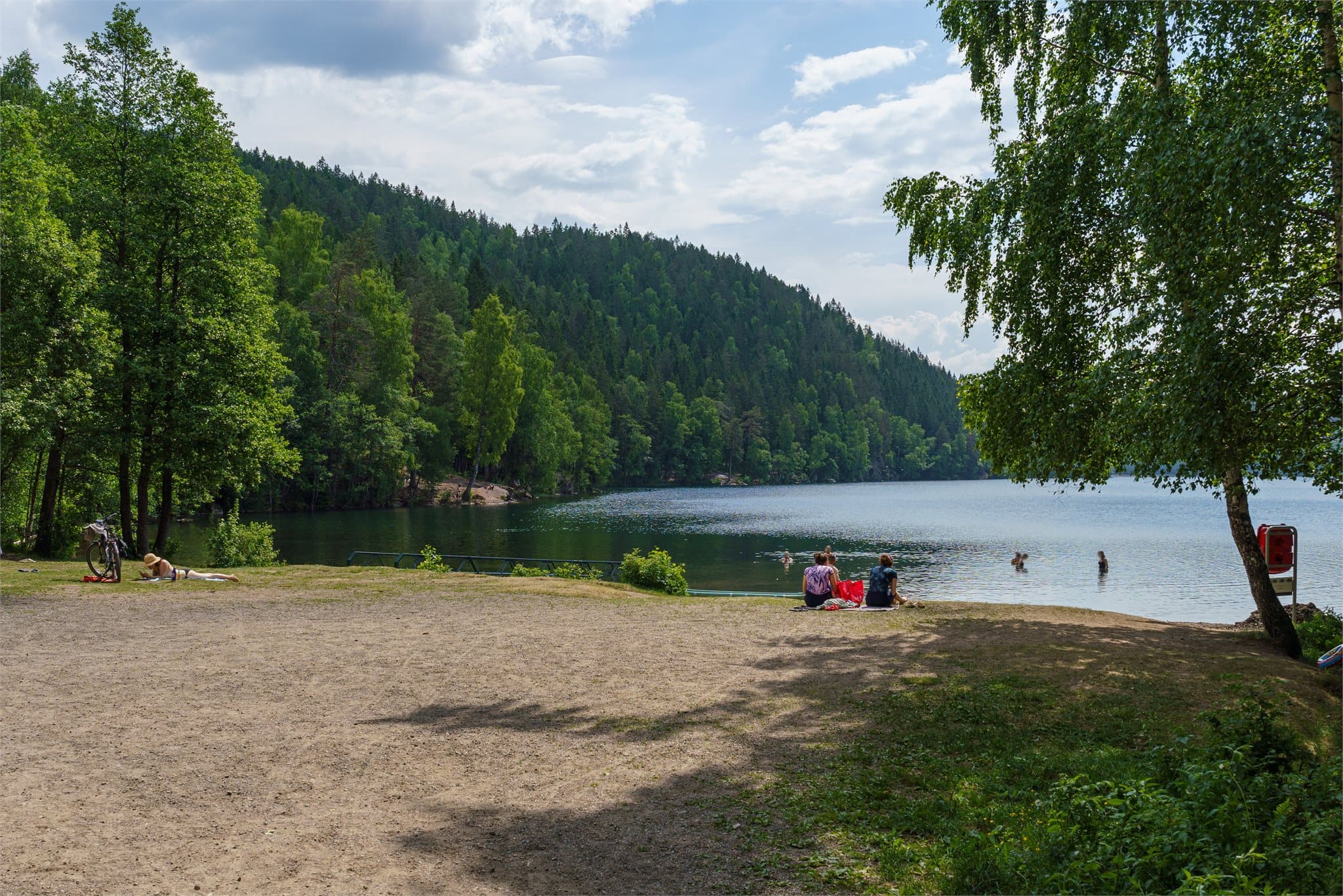 For den aktive byr nærområdet på flotte tur- og rekreasjonsmuligheter året rundt. Østmarka, med populære Lutvann ligger i kort avstand og byr på bade- og fiskevann.