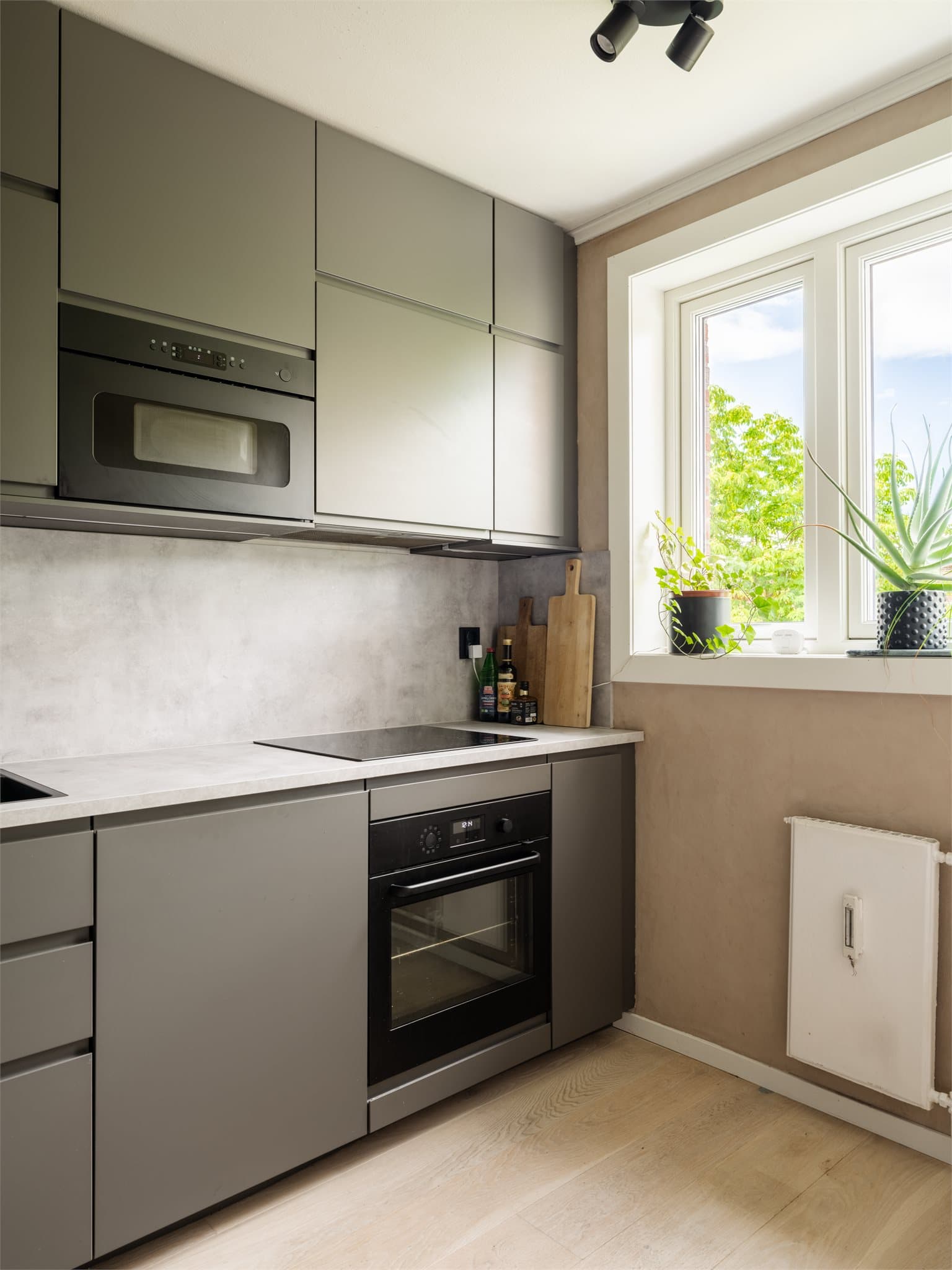 Vinduer med 3-lags glass fra 2022 slipper inn godt med dagslys.