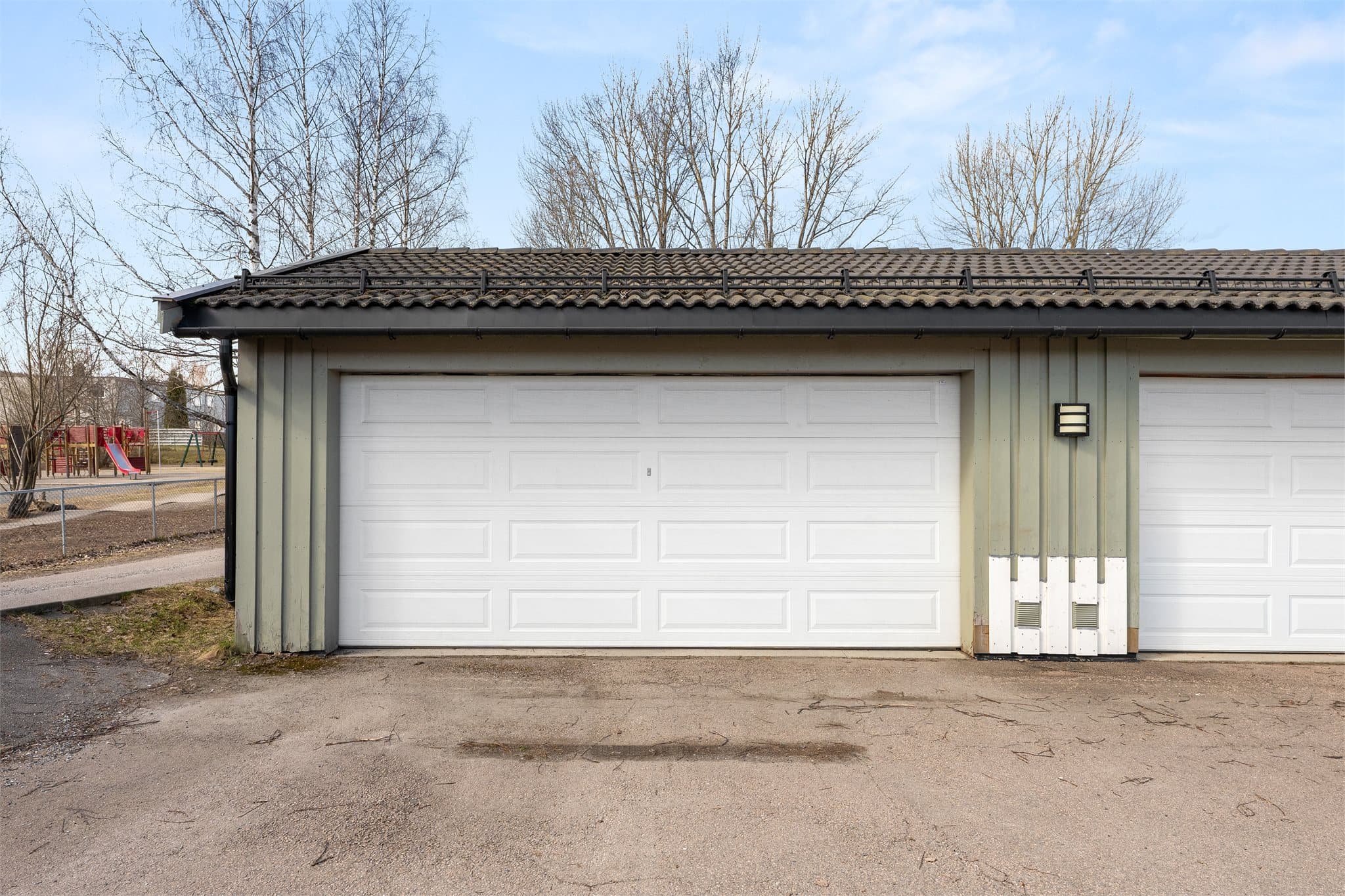 Rekkehuset disponerer en dobbelgarasje.