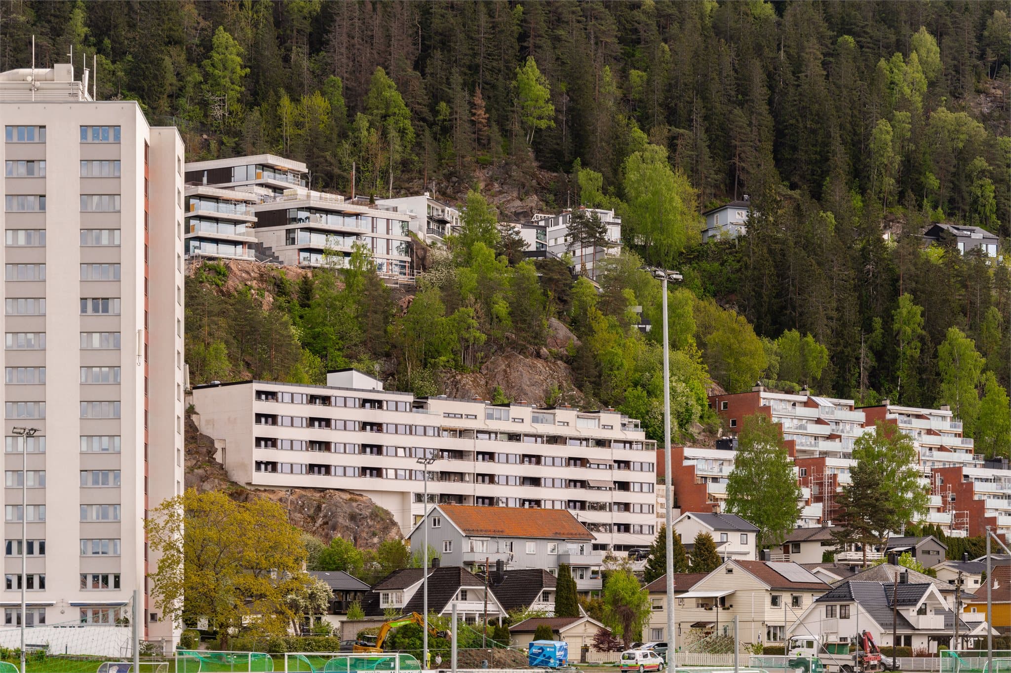Om vinteren er det kort vei til skiløyper, Oslo skisenter på Trollvann og Linderudkollen
