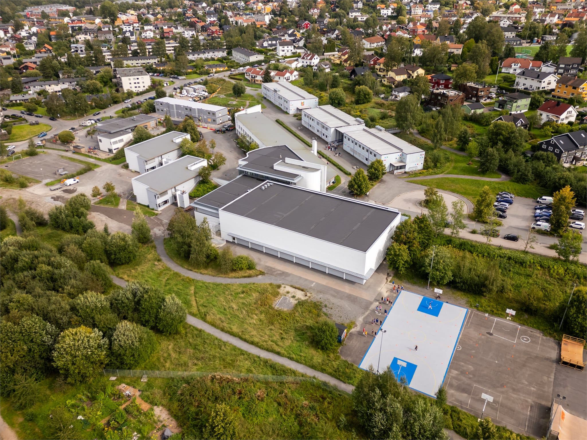 Boligen sokner til Kjelsås skole og man går videre til Engebråten ungdomskole