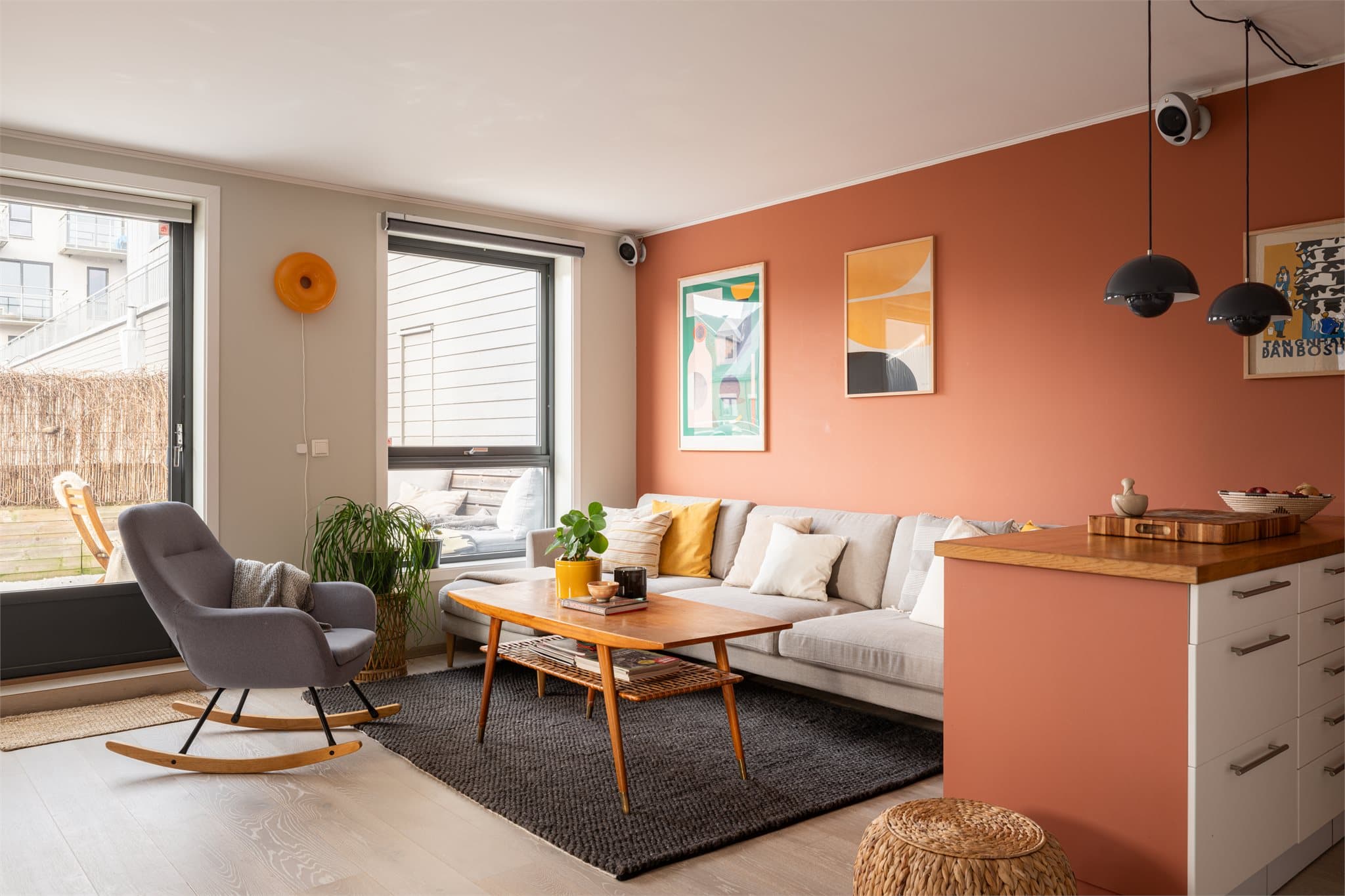 Bygget har heis, som gir trappefri adkomst helt opp til leiligheten i sjette etasje.