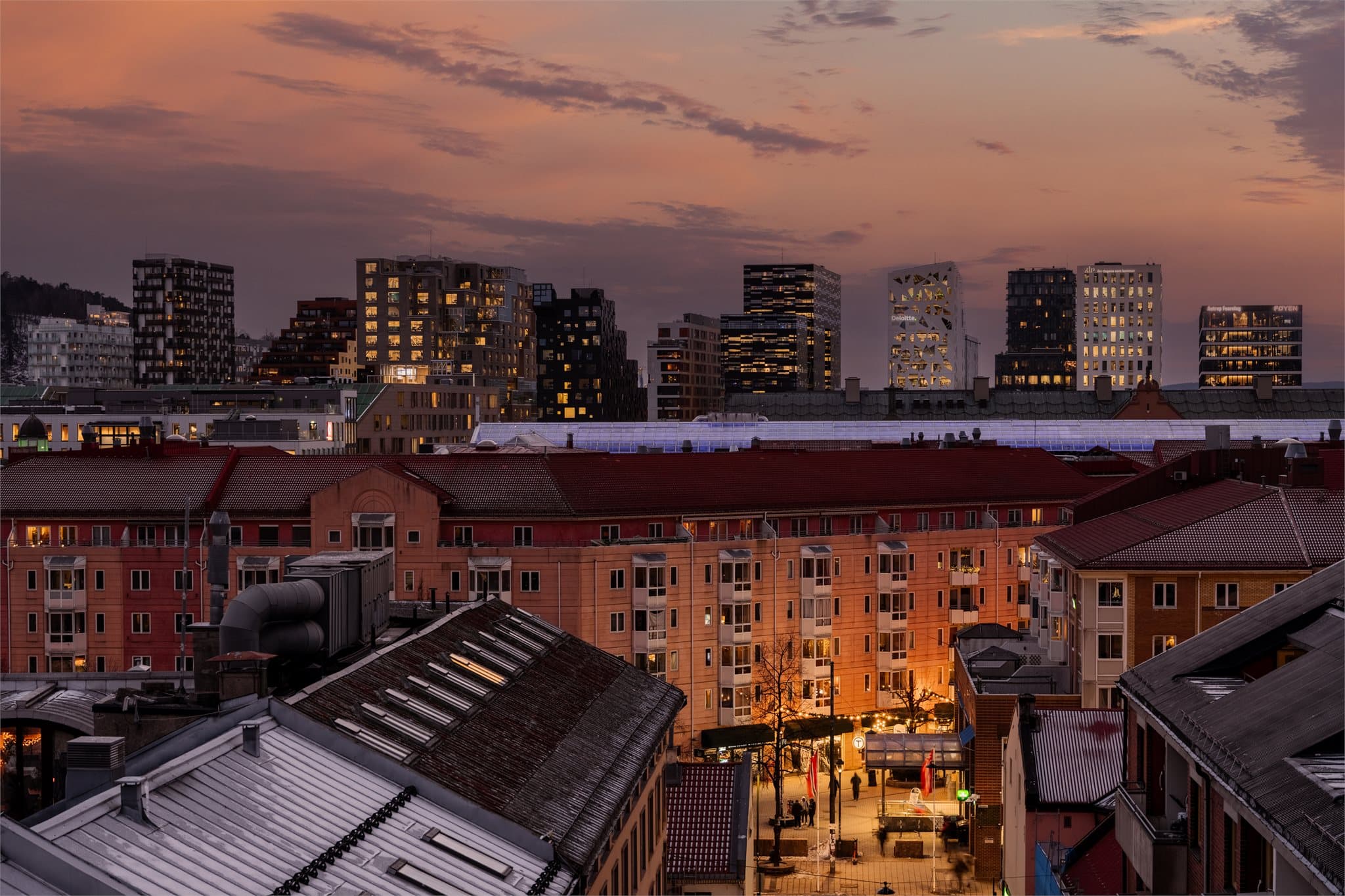 Kollektivtilbudet er svært godt med Grønland T-banestasjon og Oslo bussterminal kun et steinkast unna.