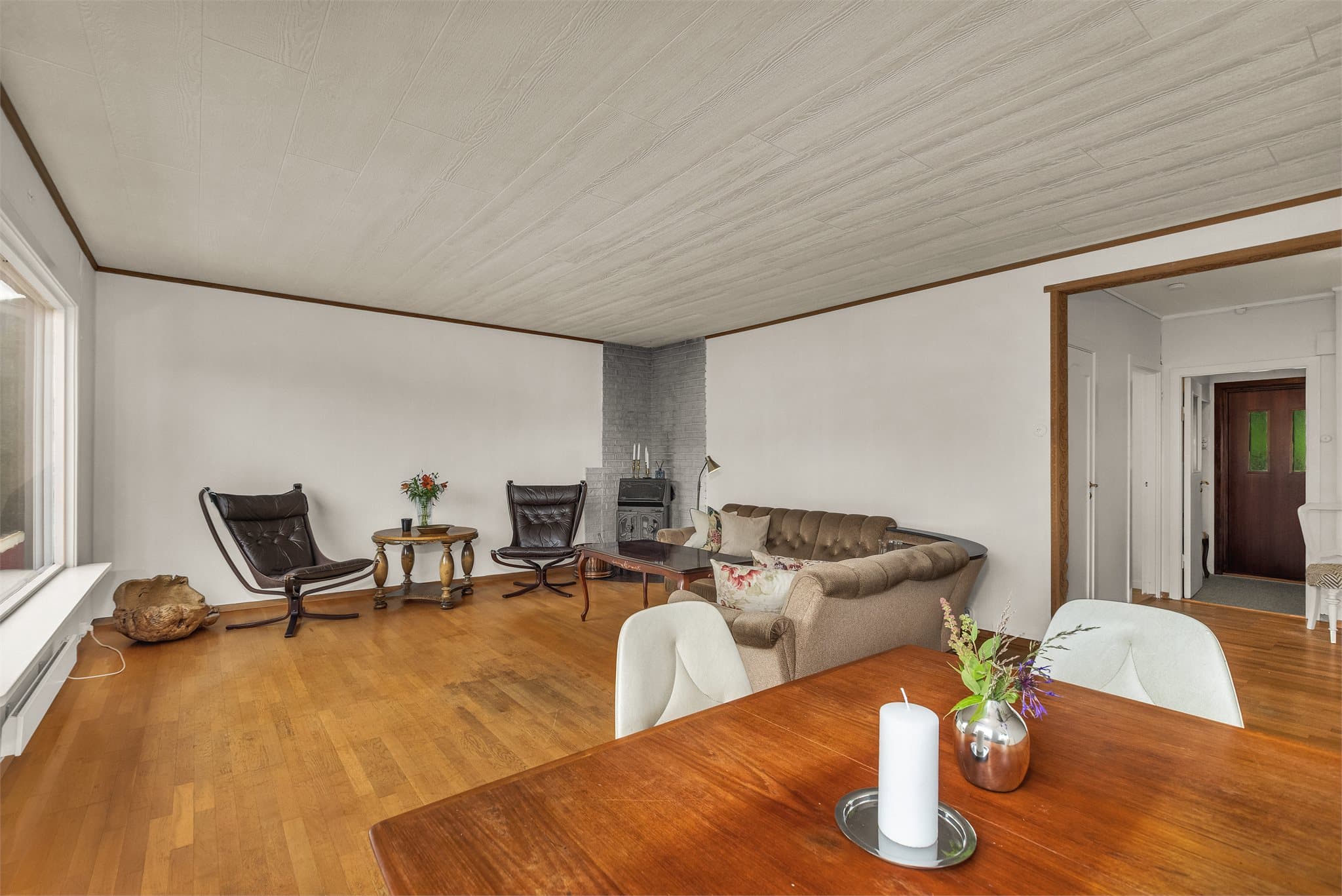God plass til sofa og spisebord