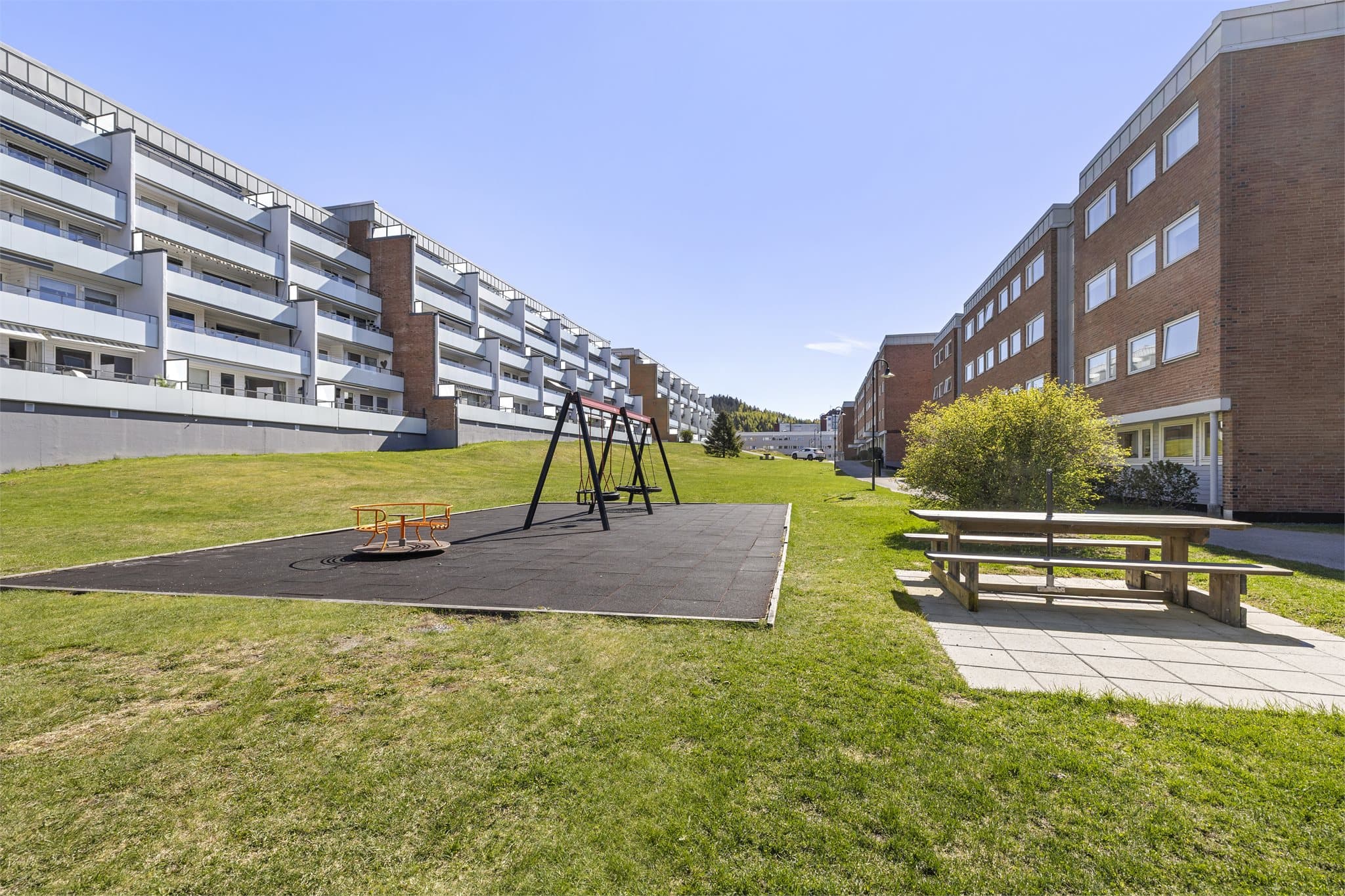 Blystadlia er et etablert nabolag med gangavstand til skoler, barnehager og dagligvare.
