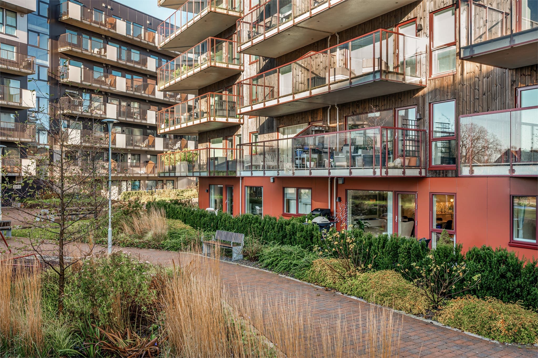 - Bygget er fra 2022 og innehar dermed god standard. Her får man nybyggfordeler - Energieffektivt bygg & lite vedlikehold -