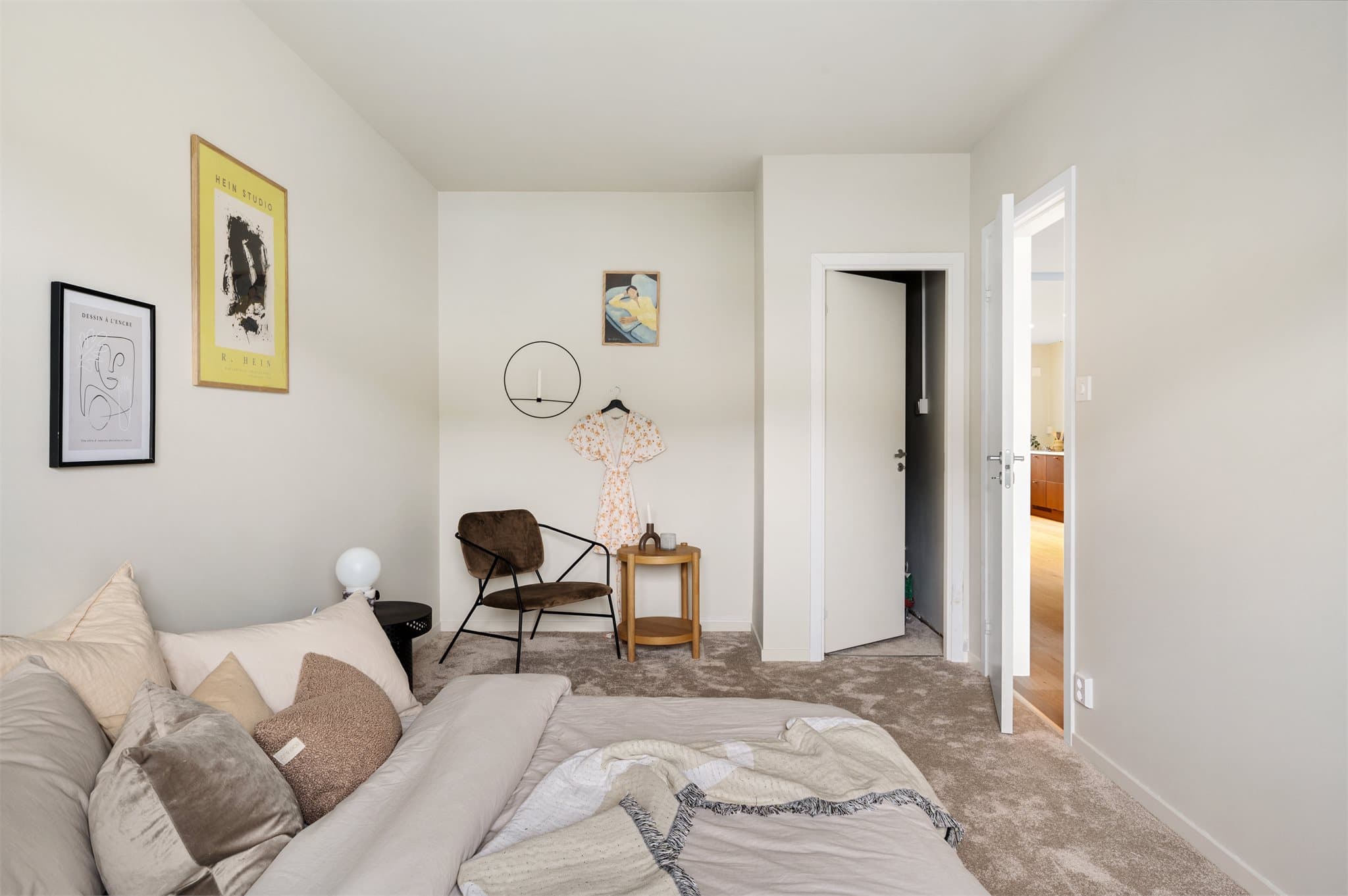 - I tilknytning til soverommet finner du en praktisk innvendig bod -