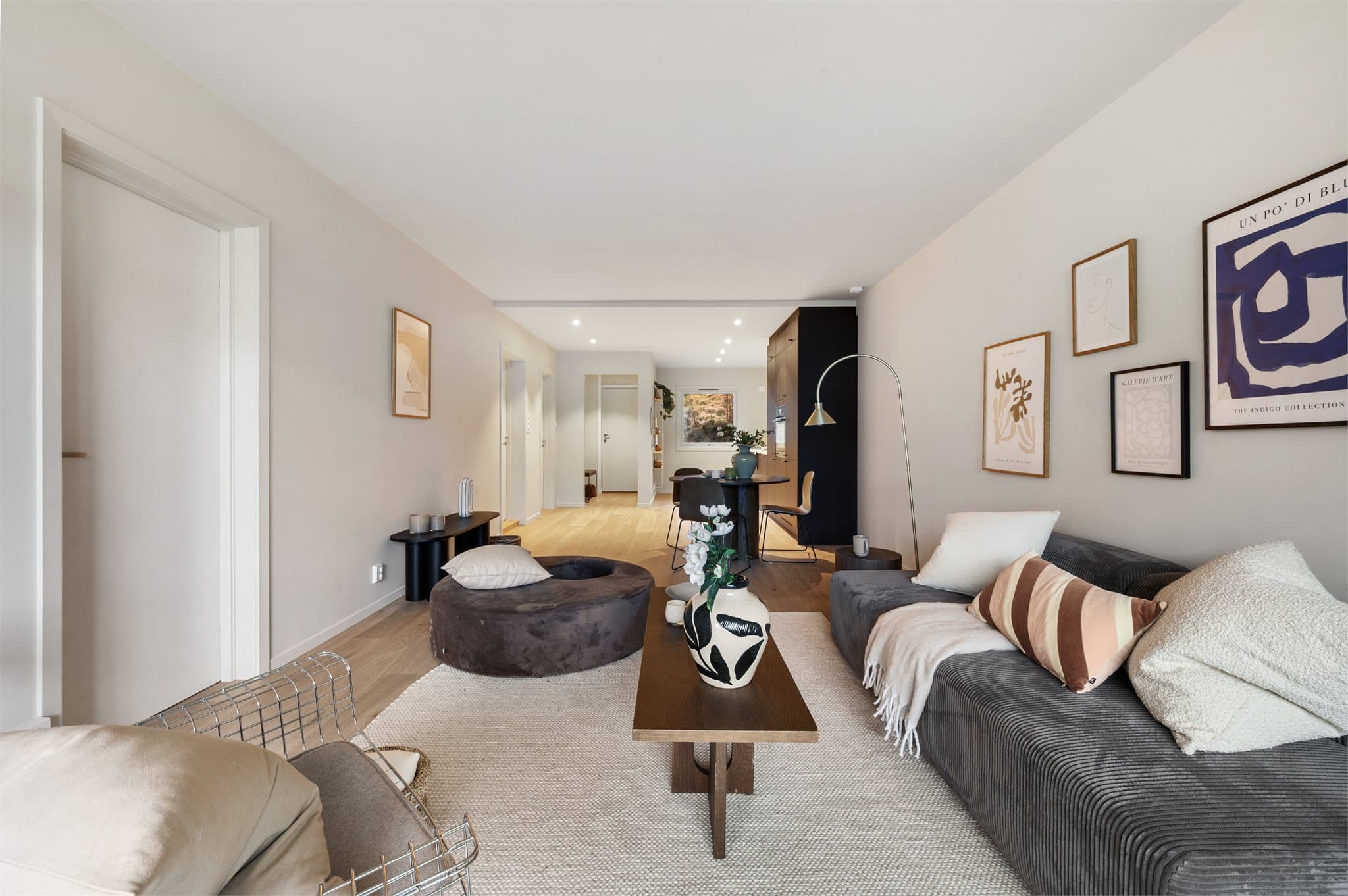 - Gjennomførte, tidsriktige detaljer gir boligen et stilfullt og moderne uttrykk -