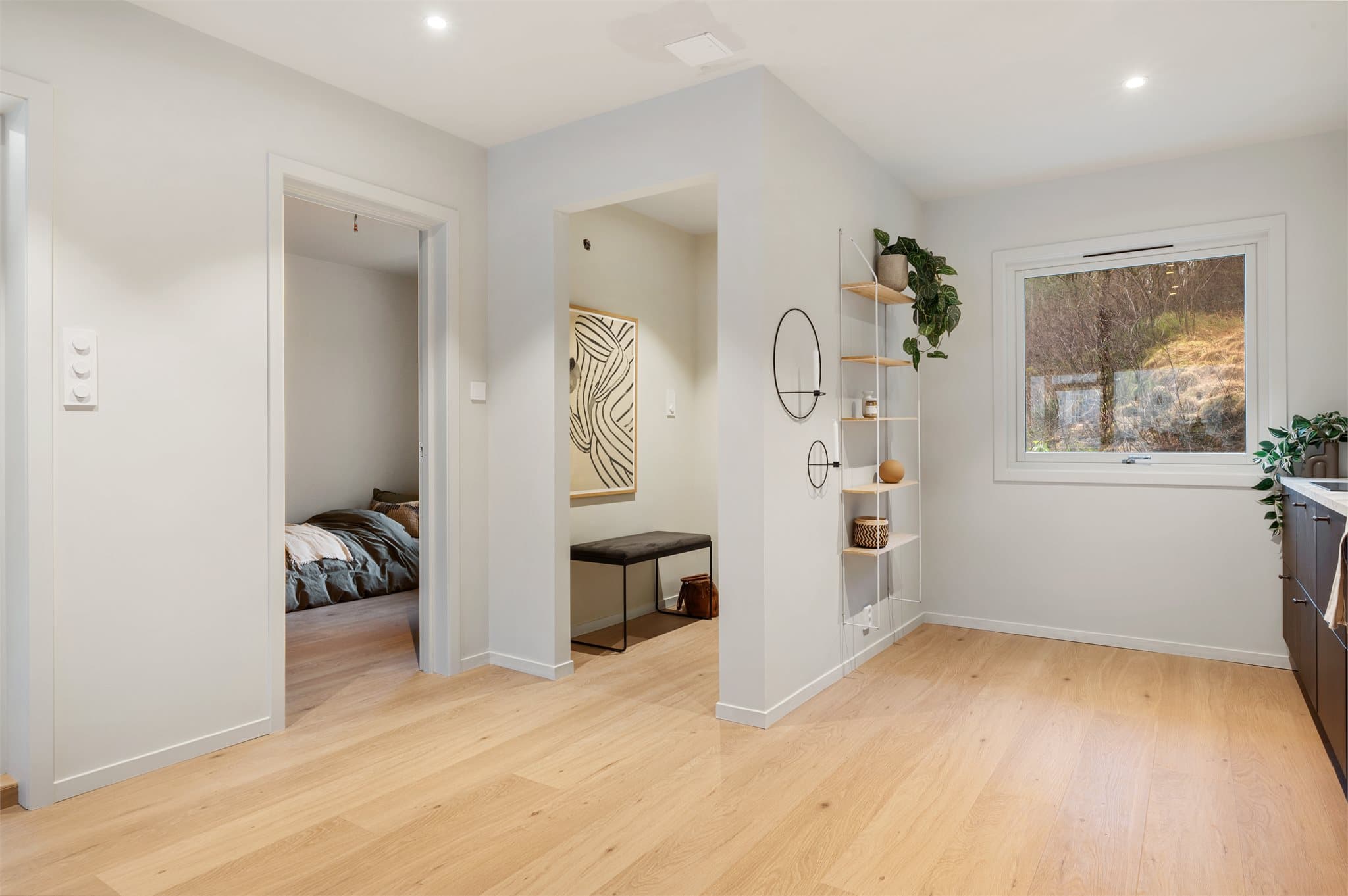 - Gjennomgående lik laminat på alle gulv bidrar til et flott helhetsinntrykk -