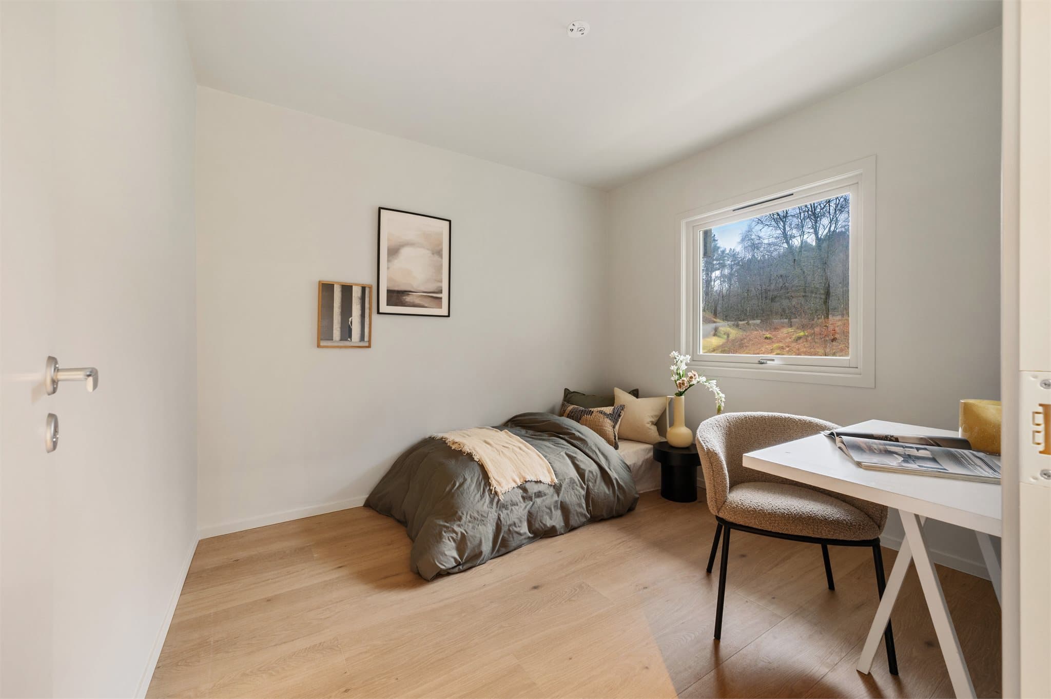 - Soverom 2 måler 8,7m² -