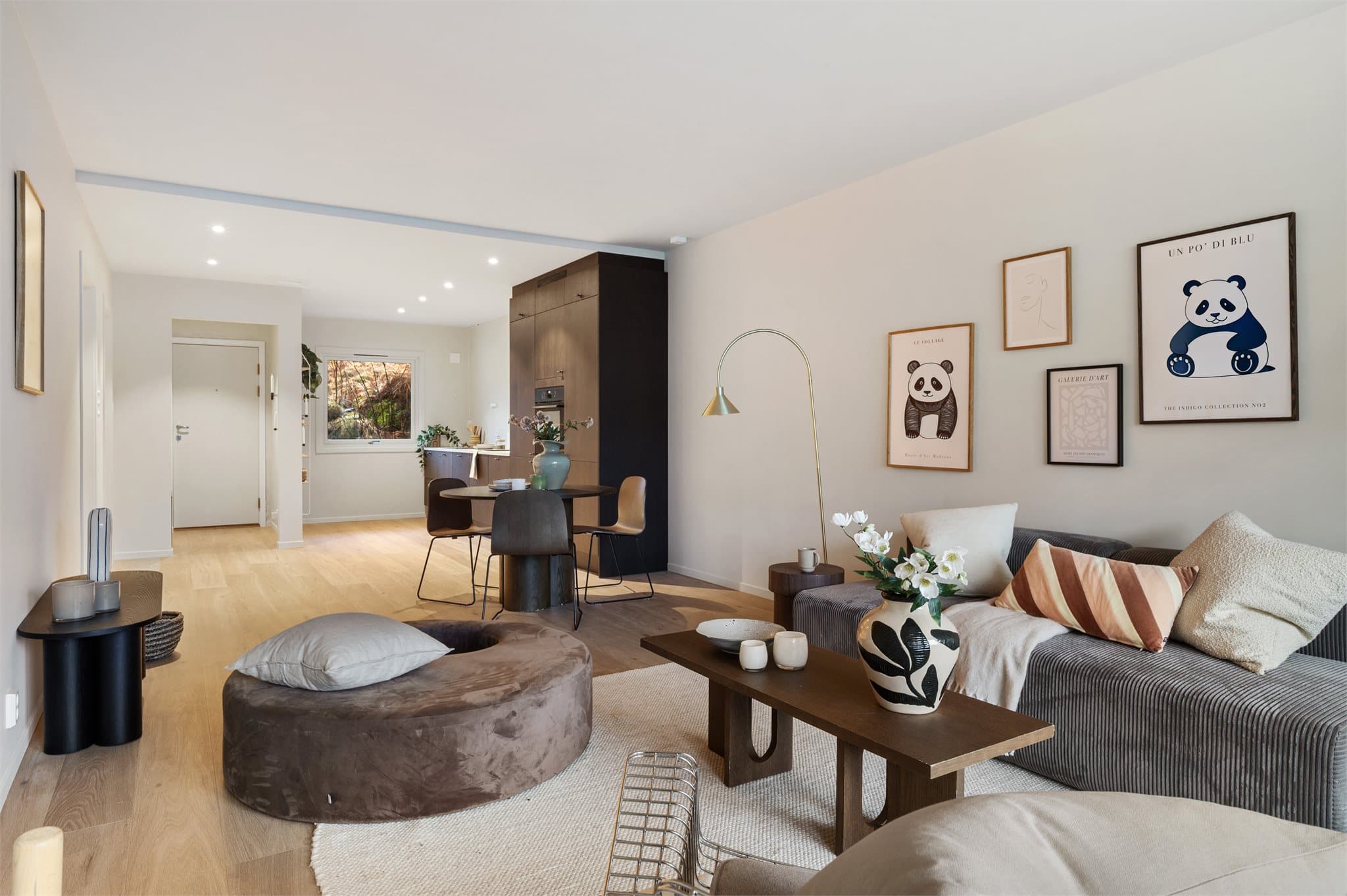 - Den åpne stue- og kjøkkenløsningen måler hele 36,4 m² -