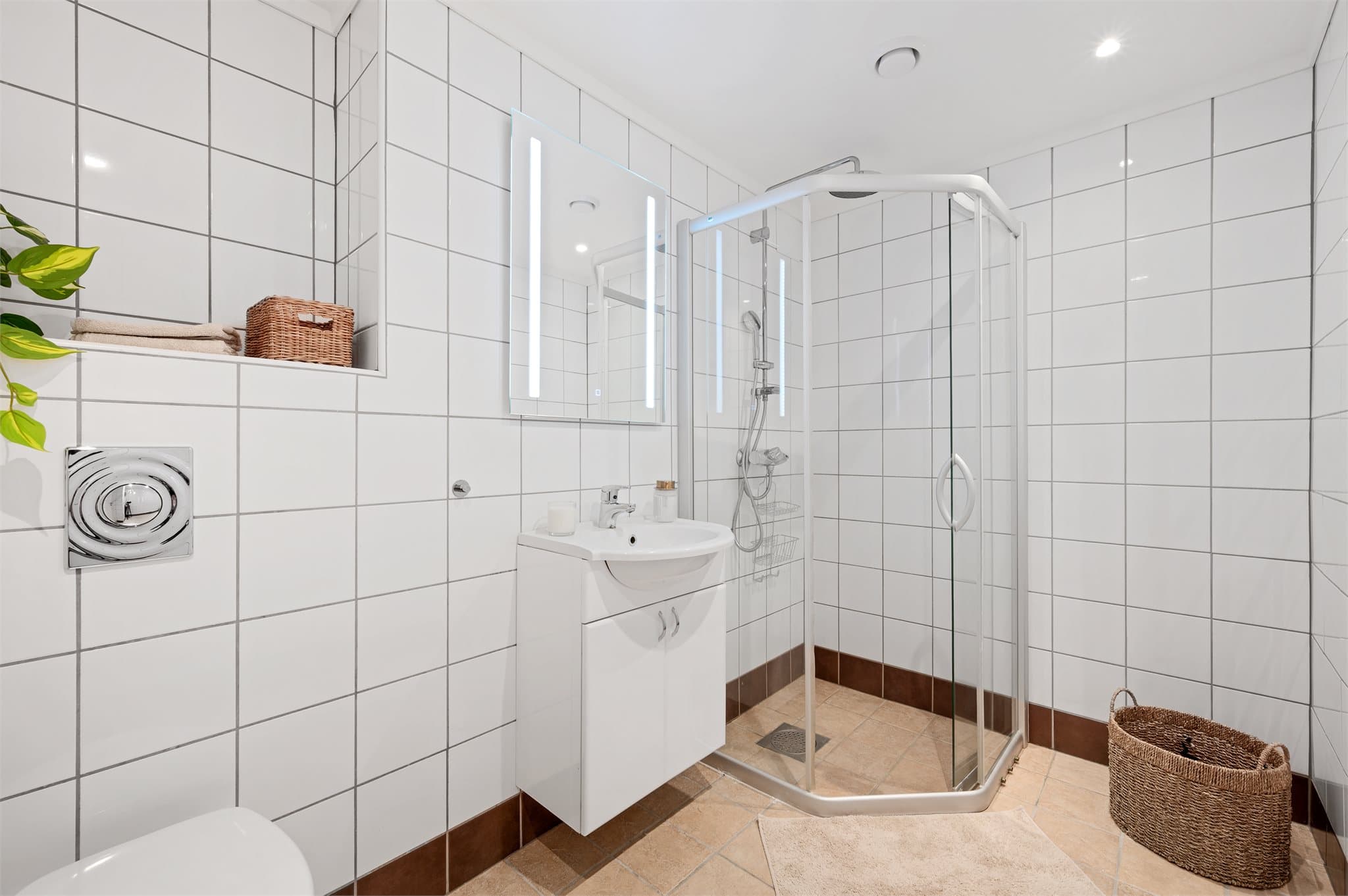 - Badet måler 4,6m² -