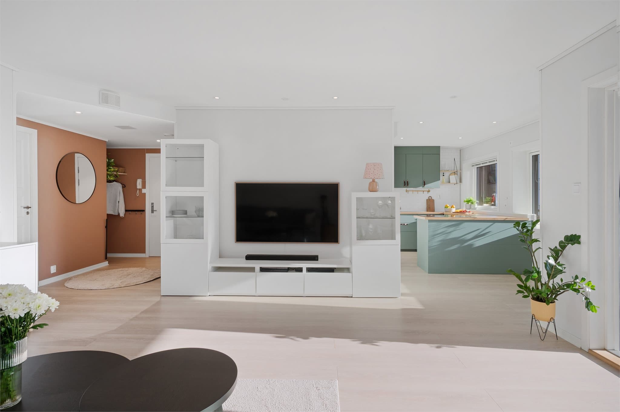 - Stue/kjøkken måler 35,2m² -