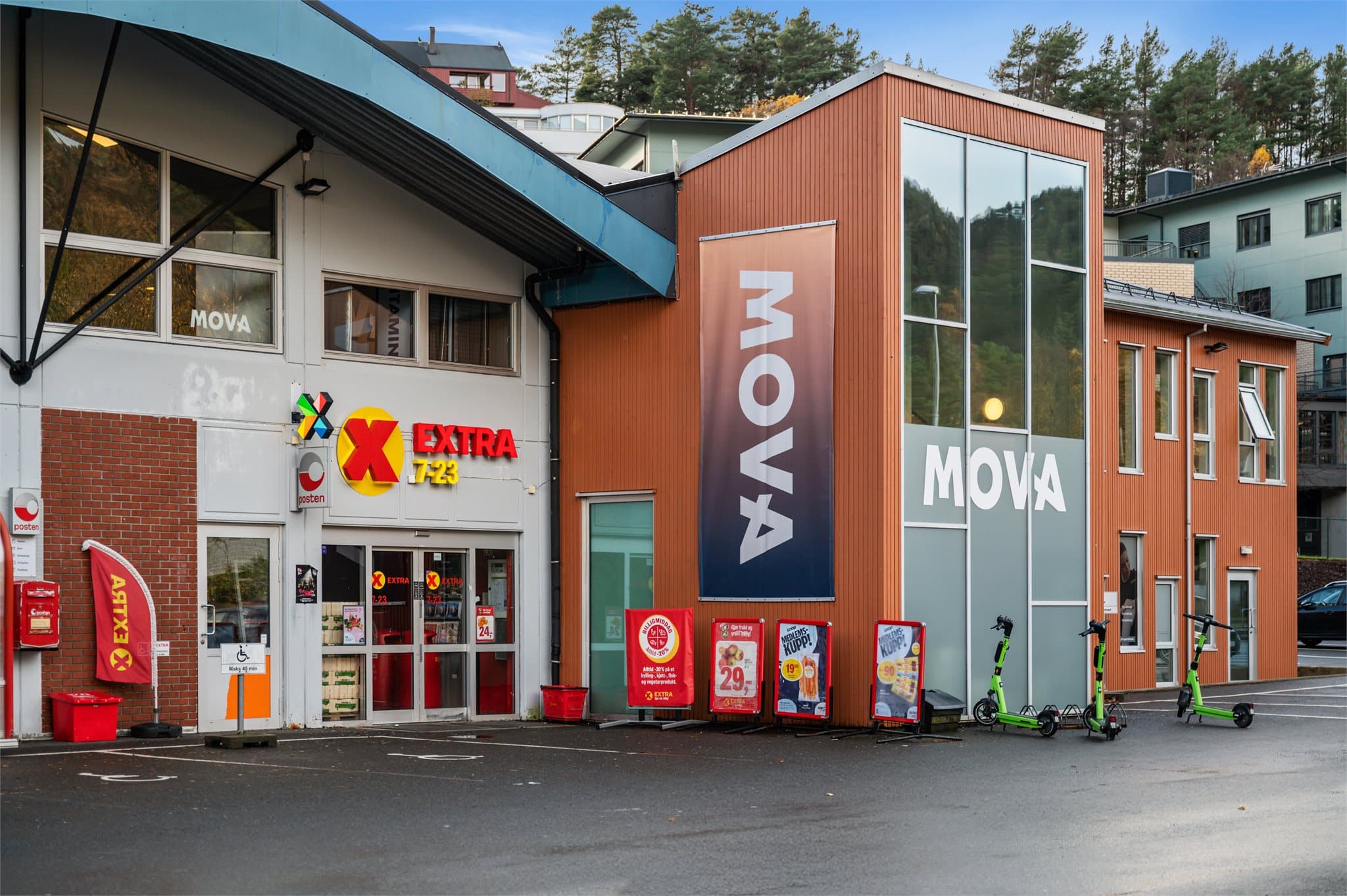 - Fra leiligheten er det 3 min gange til dagligvare og treningssenter -