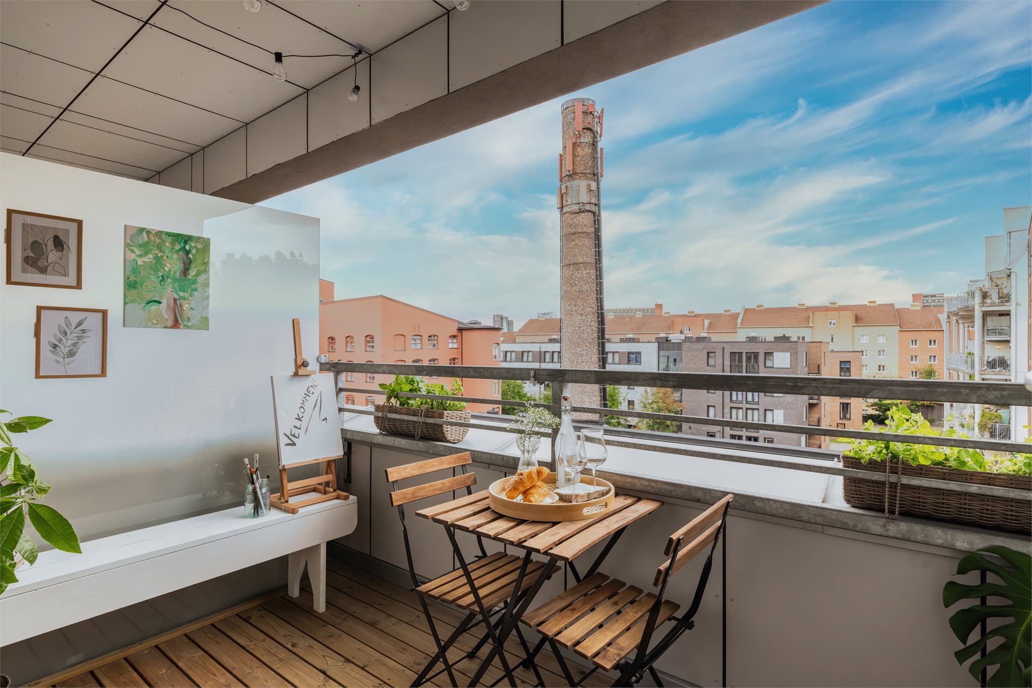 Attraktiv 3-roms i 4. etasje med rikelig lys og to fine balkonger med herlige solforhold.