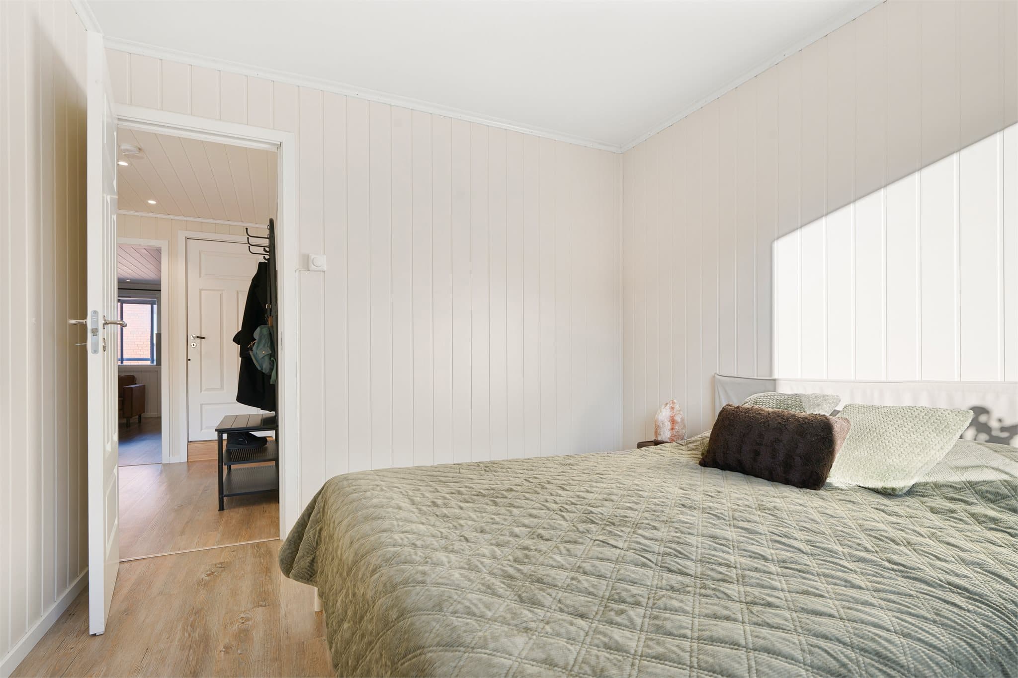 Det er avsatt plass til garderobeløsning.