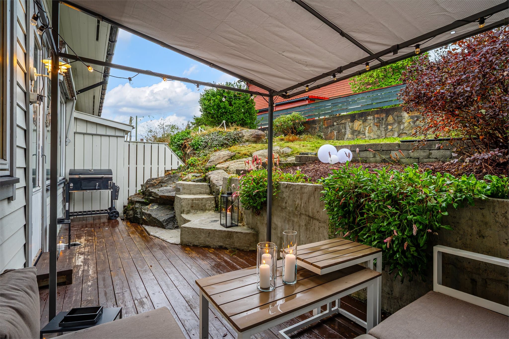 - Vestvendt terrasse på 12,6m² med utgang fra stue -