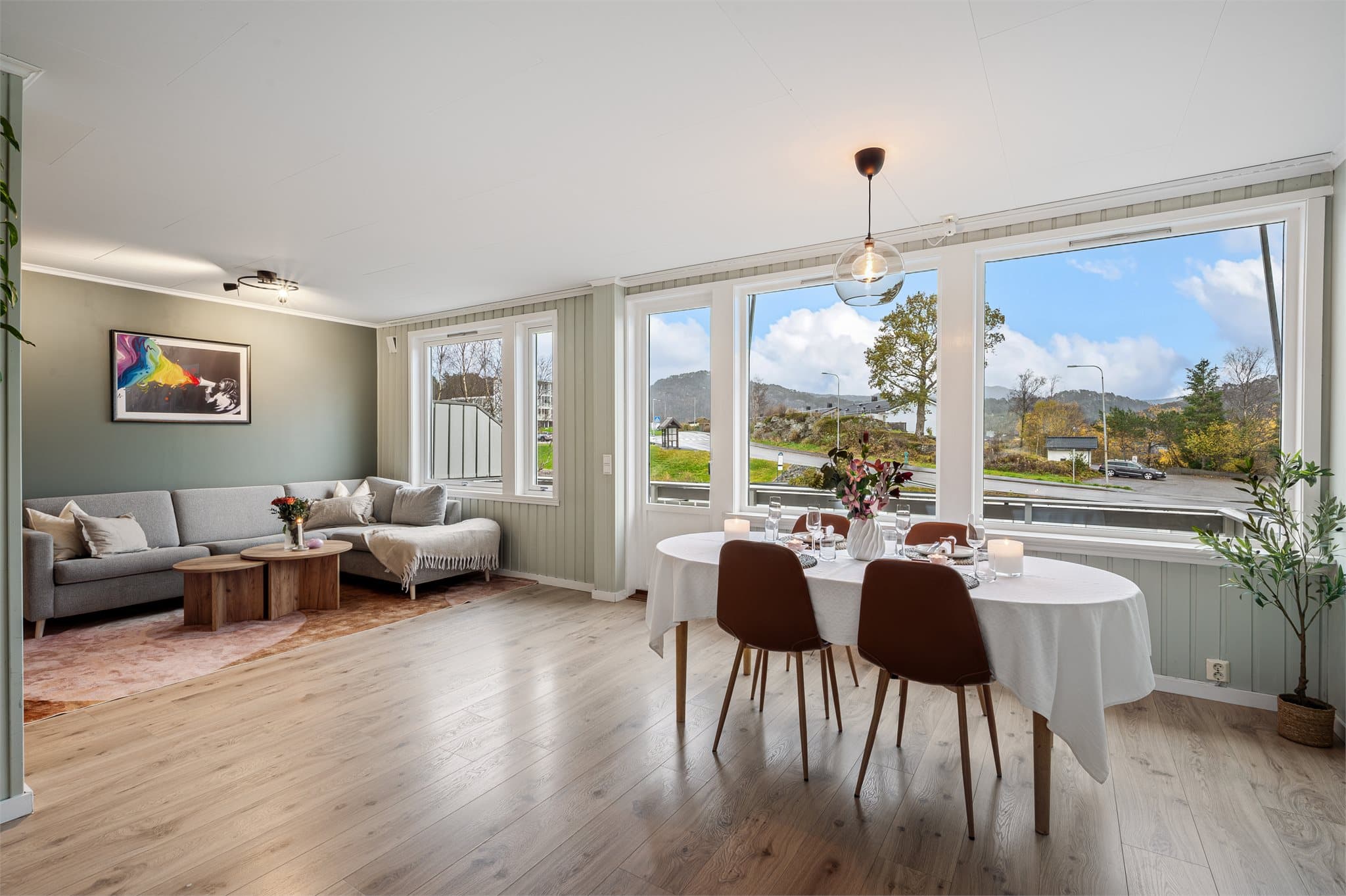 - Den praktiske planløsningen gjør at du har mulighet til å utnytte gulvarealet på en god måte -