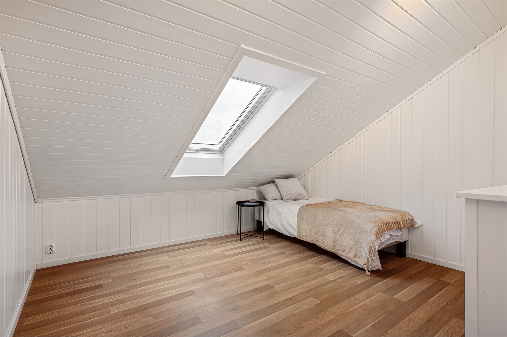 - Soverommet måler 7,3m² -