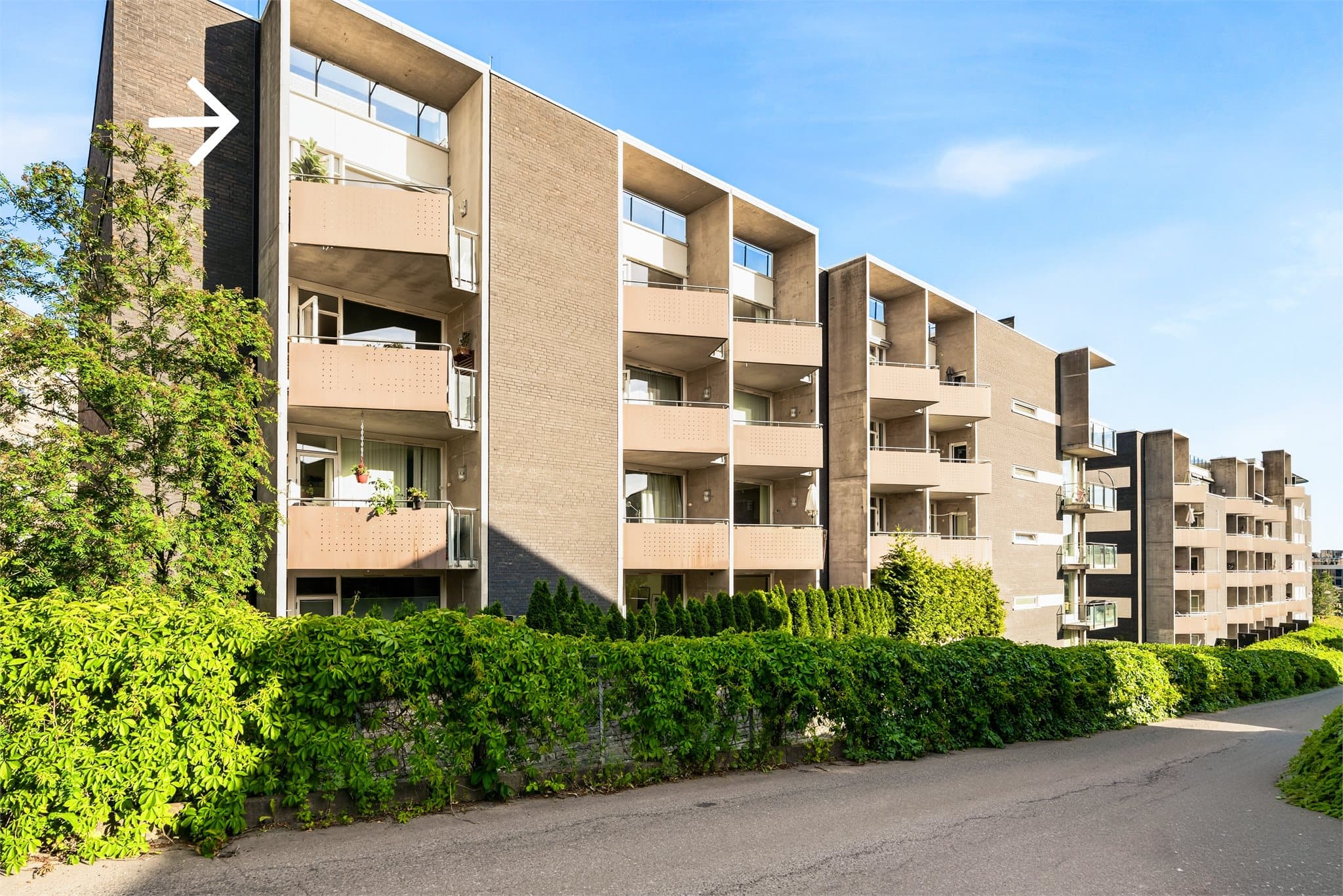 Leiligheten ligger godt skjermet for seg selv i blokken!